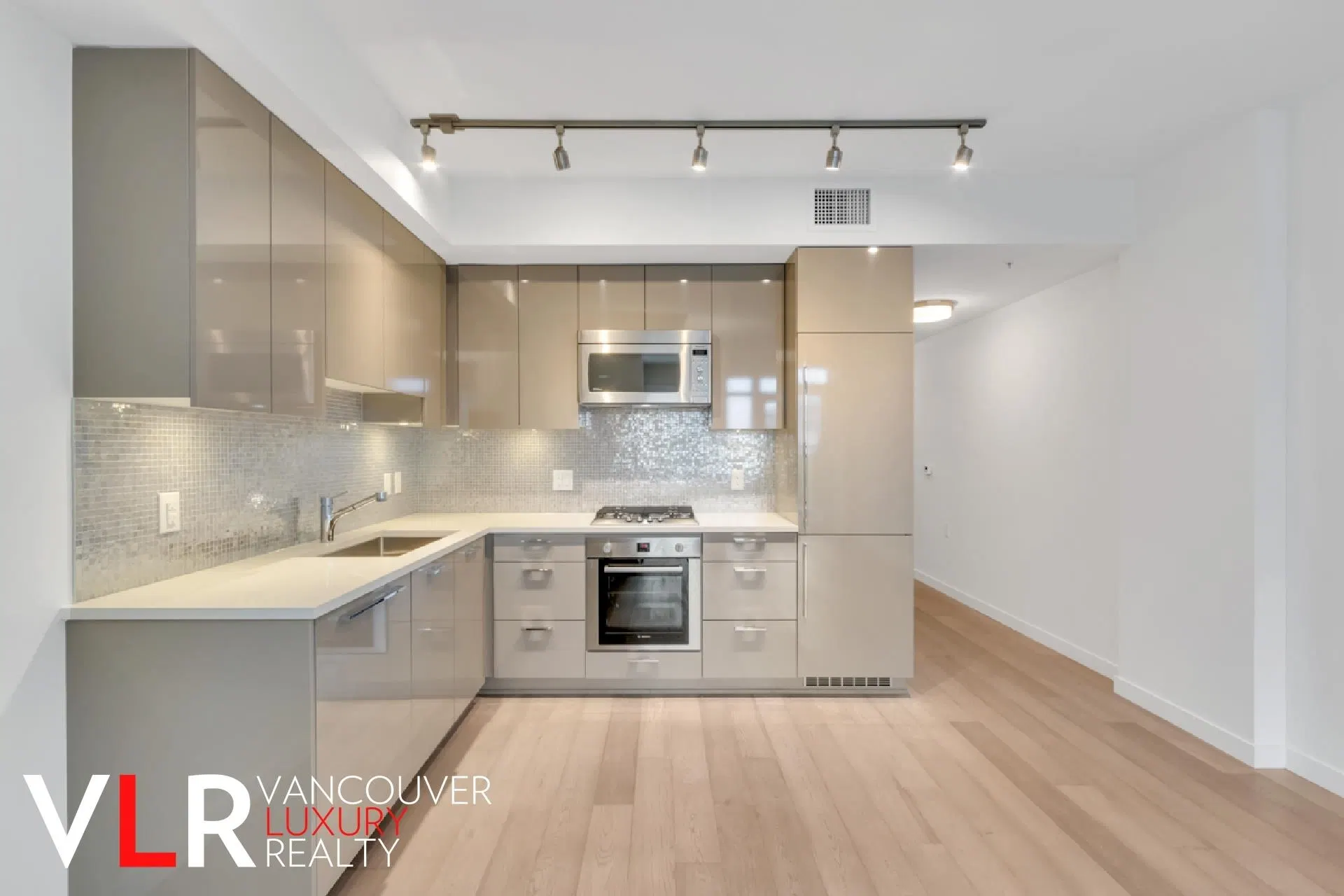 Photo 3 of 19 at #307 – 4171 Cambie Street