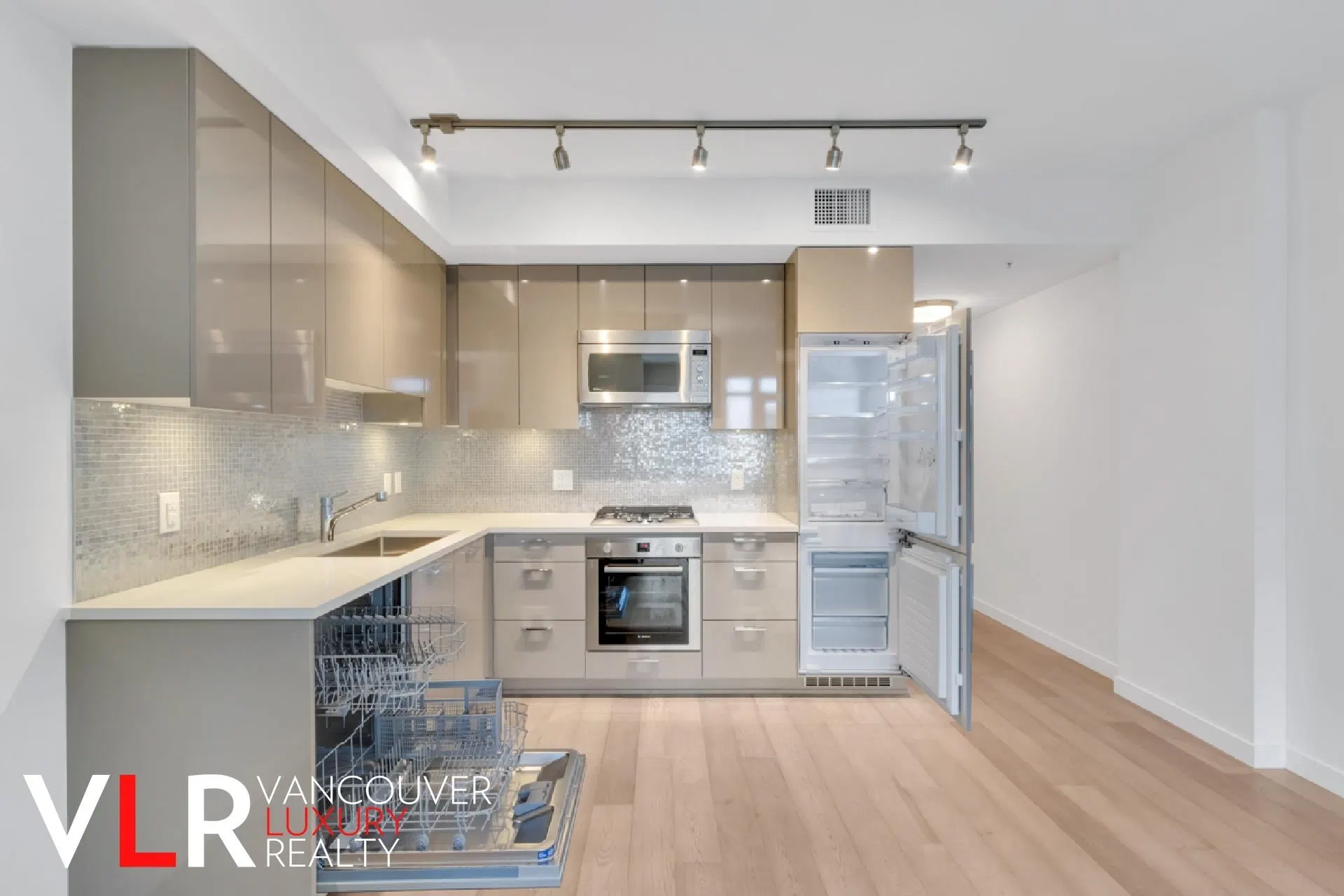 Photo 4 of 19 at #307 – 4171 Cambie Street