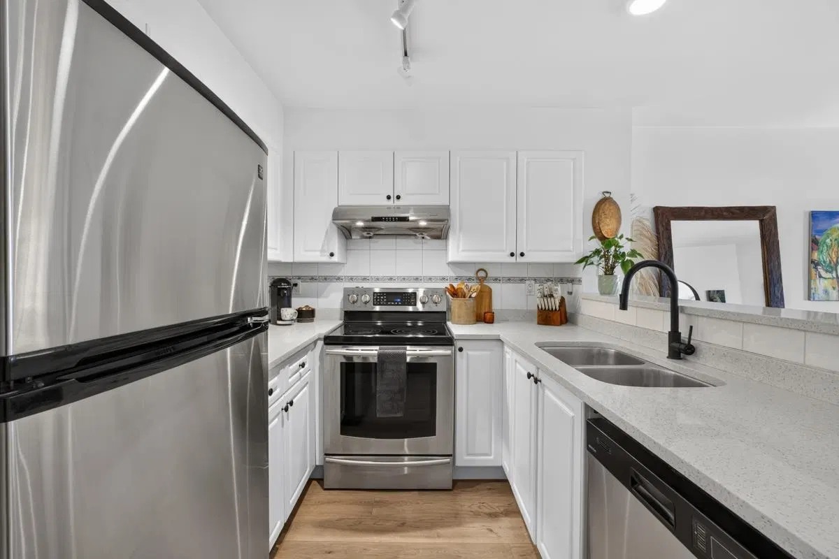 Photo 3 of 26 at #309 – 760 Kingsway
