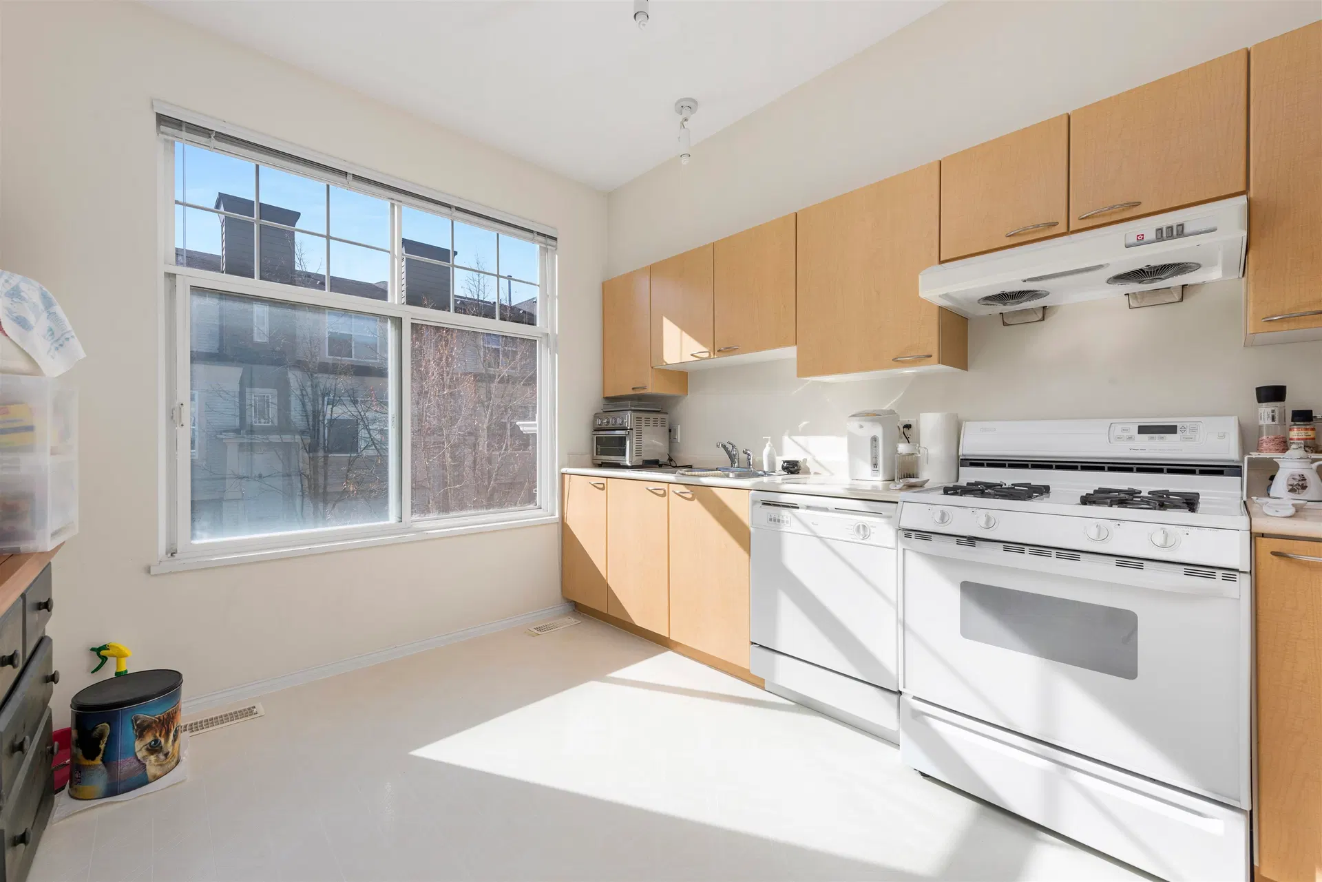 Photo 5 of 21 at #42 – 3711 Robson Court