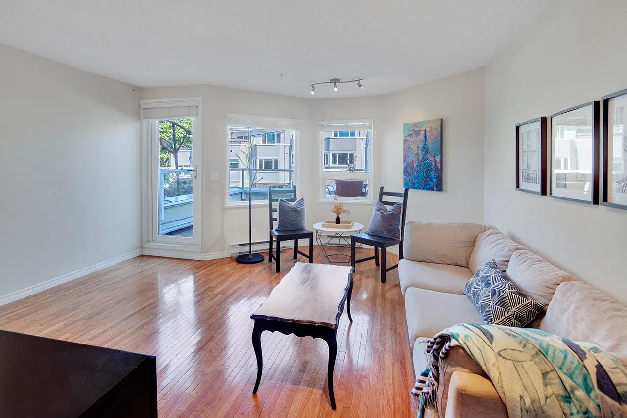 Photo 5 of 35 at 1210 W 7th Avenue