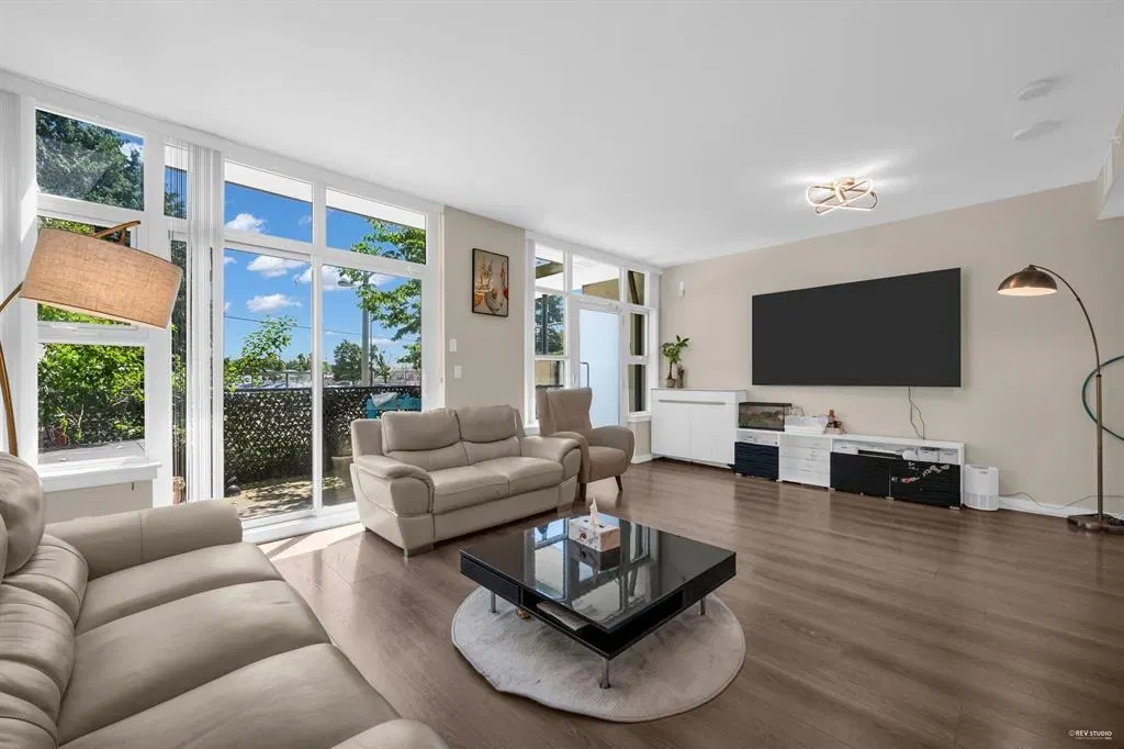 Photo 4 of 40 at TH16 – 8677 Capstan Way