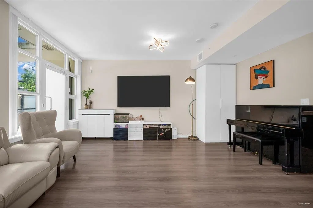 Photo 5 of 40 at TH16 – 8677 Capstan Way