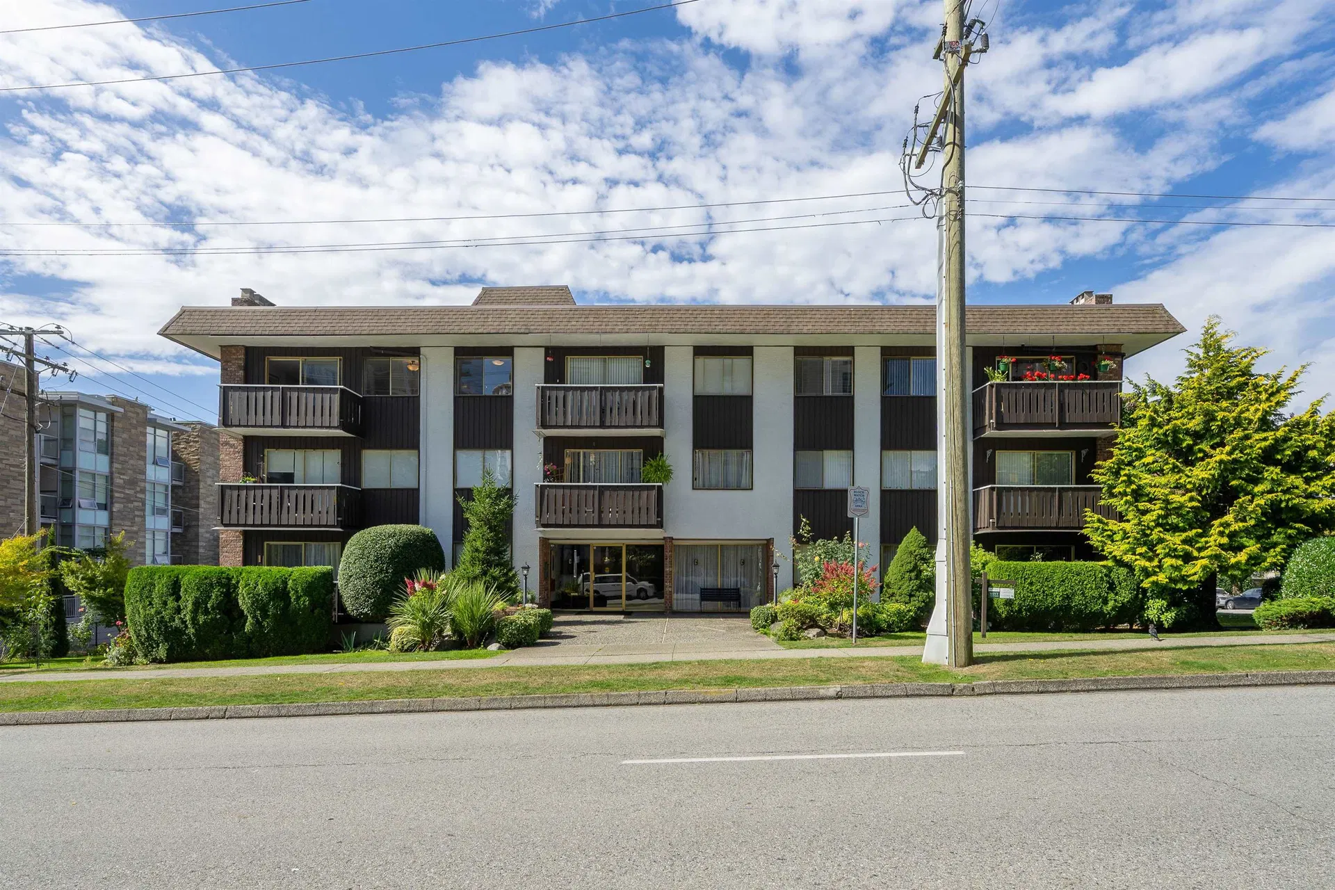 #302 – 1345 Chesterfield Avenue