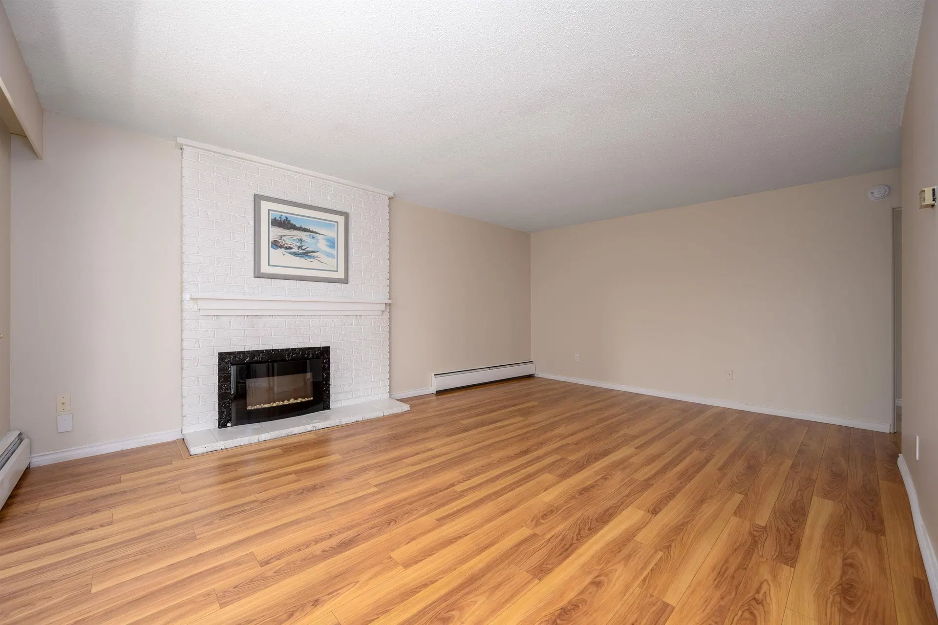 Photo 5 of 34 at #302 – 1345 Chesterfield Avenue