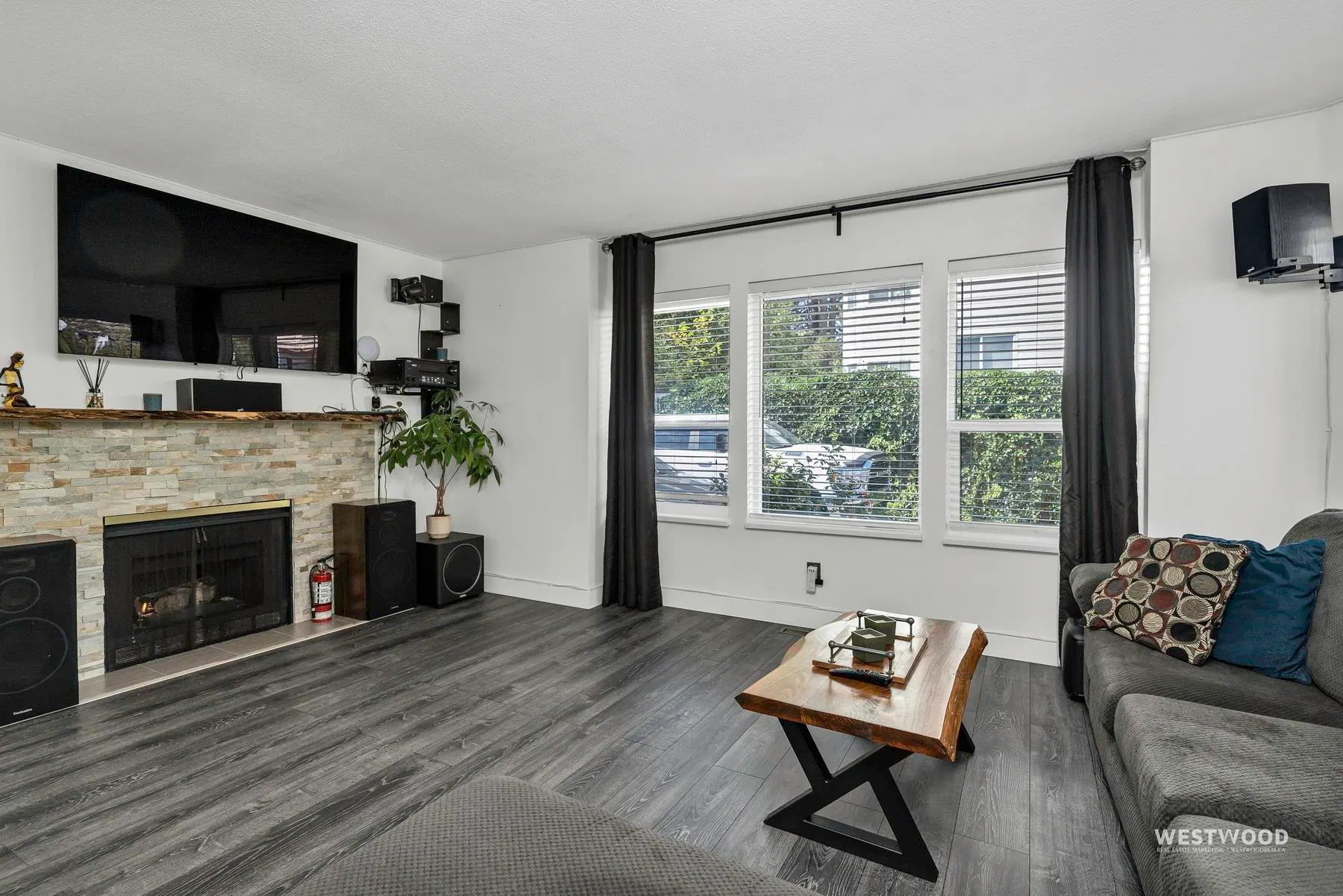 Photo 3 of 40 at #1 – 19236 119 Avenue