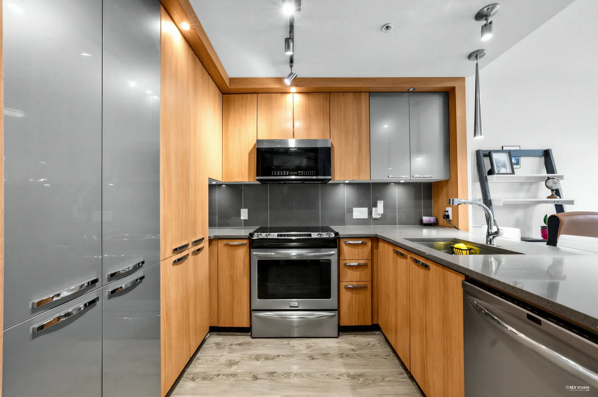 Photo 4 of 21 at #307 – 733 W 14th Street