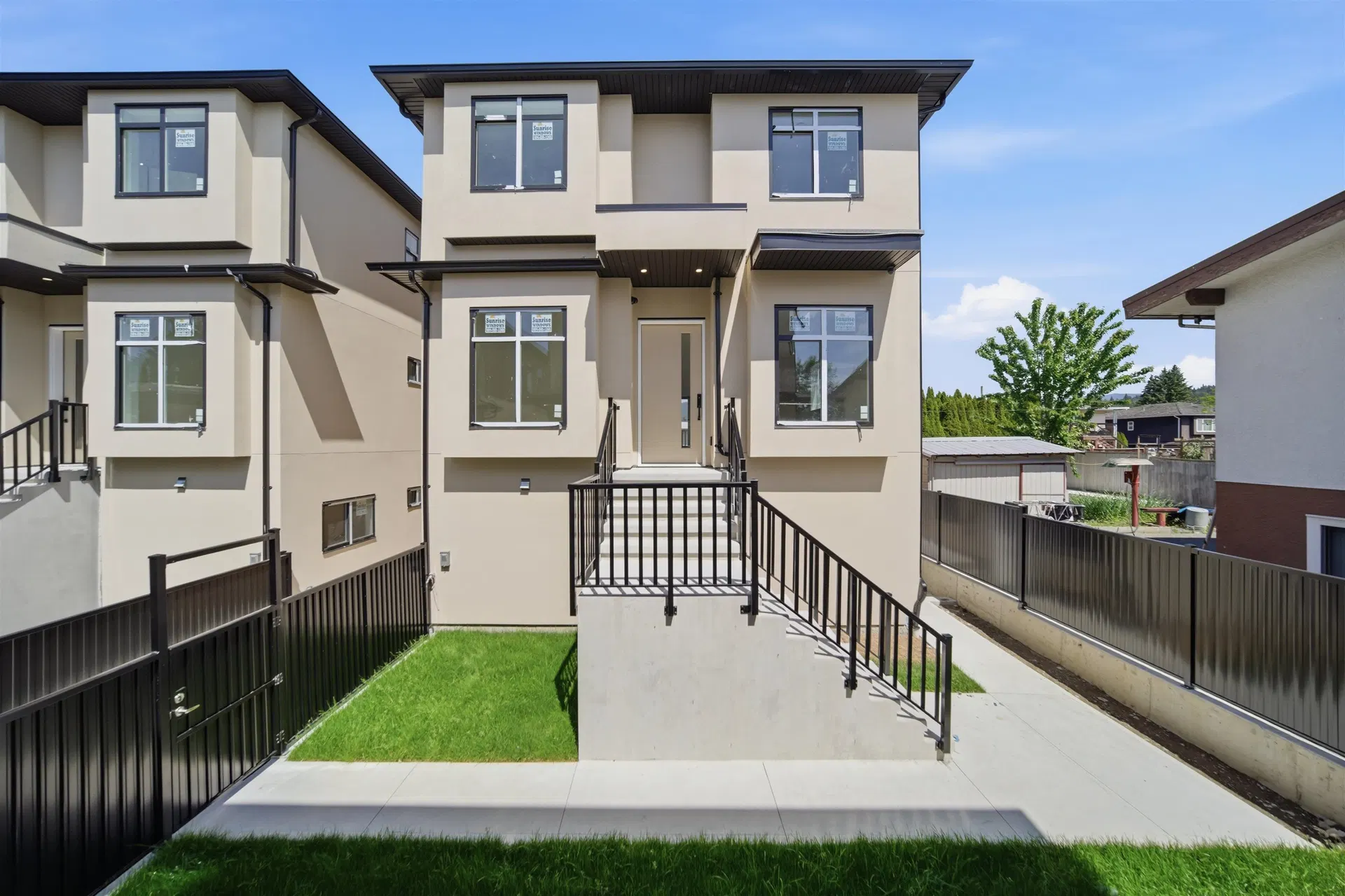 #4 – 6885 Aubrey Street