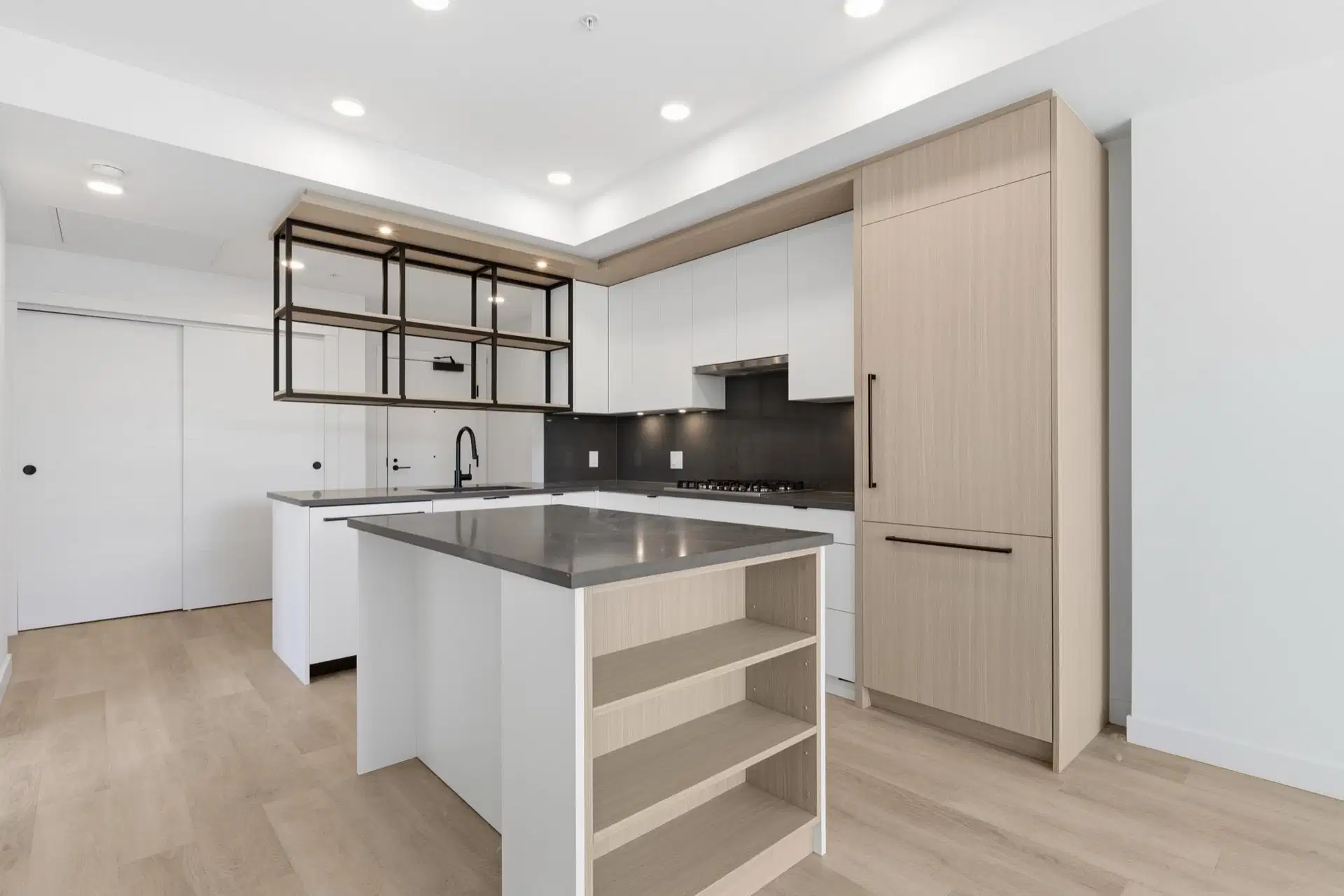 #302 – 2268 Broadway