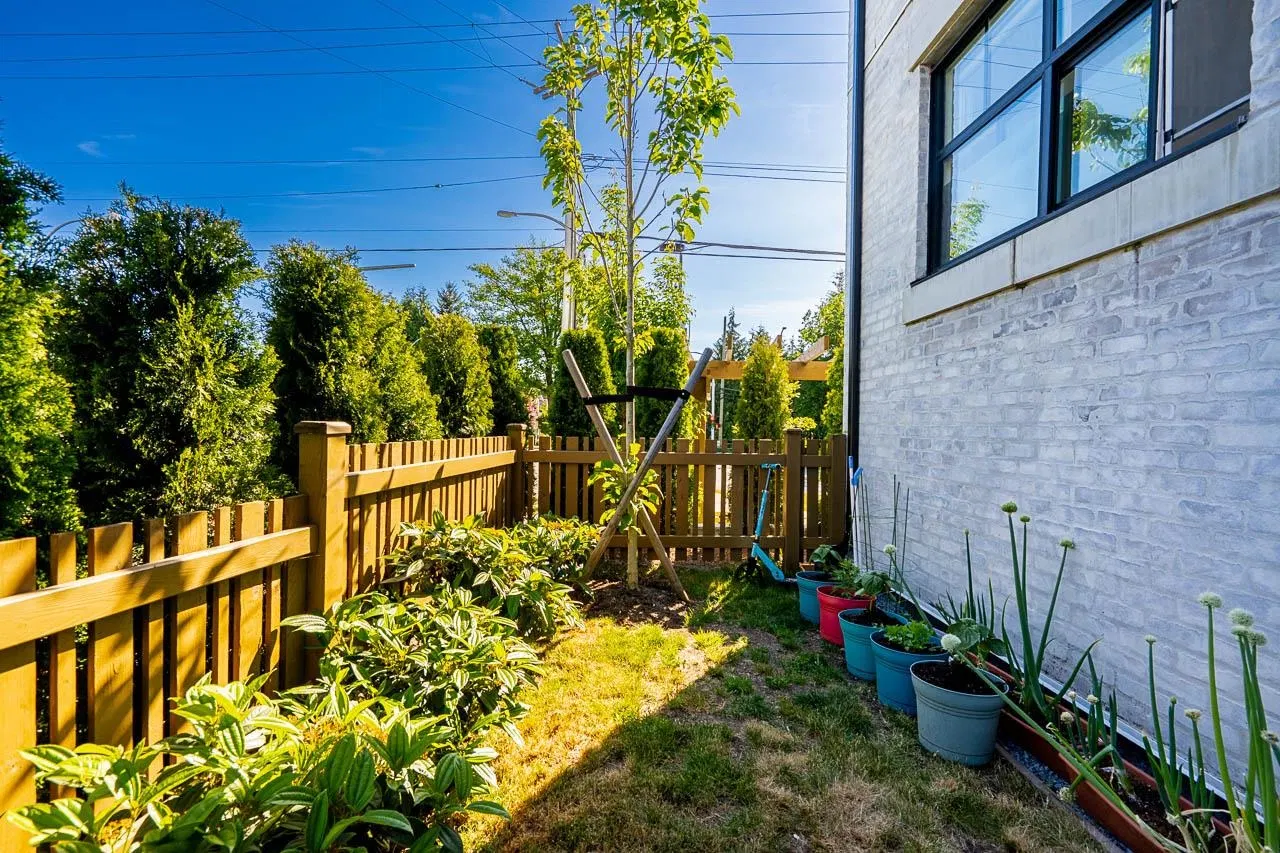 Photo 3 of 40 at #104 – 3315 148 Street