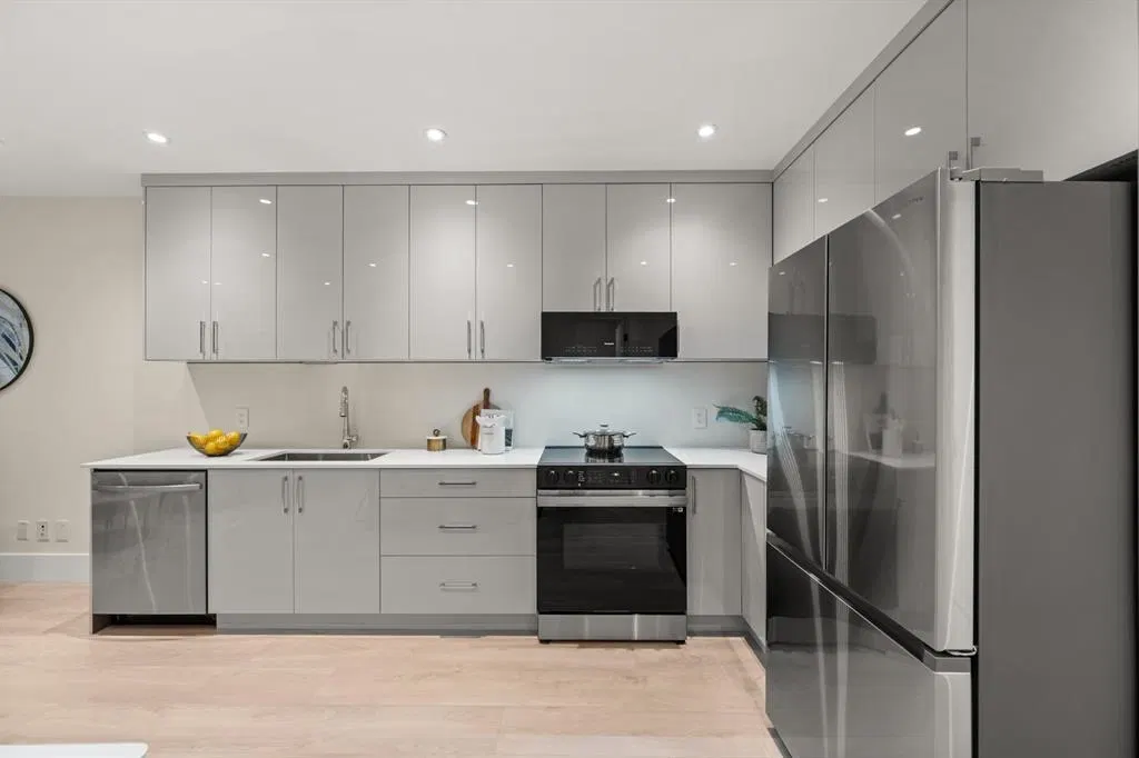 Photo 3 of 12 at Suite – 324 E 18th Street
