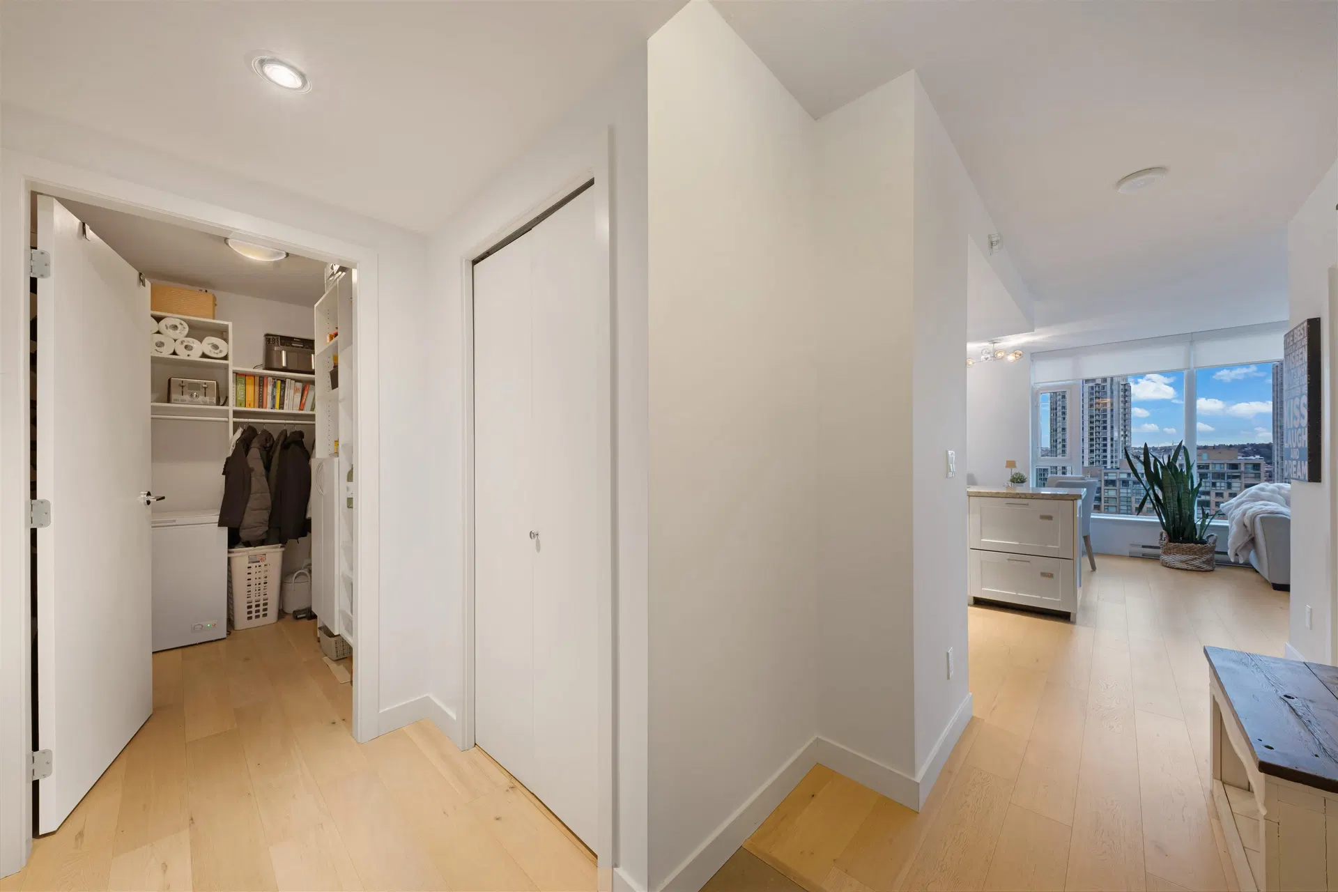Photo 3 of 27 at #1305 – 1133 Homer Street