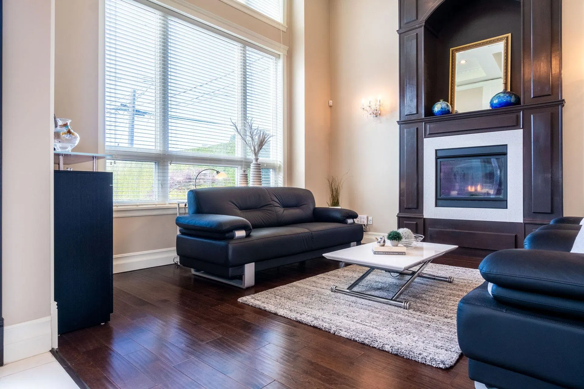 Photo 4 of 38 at 9028 Pinewell Crescent