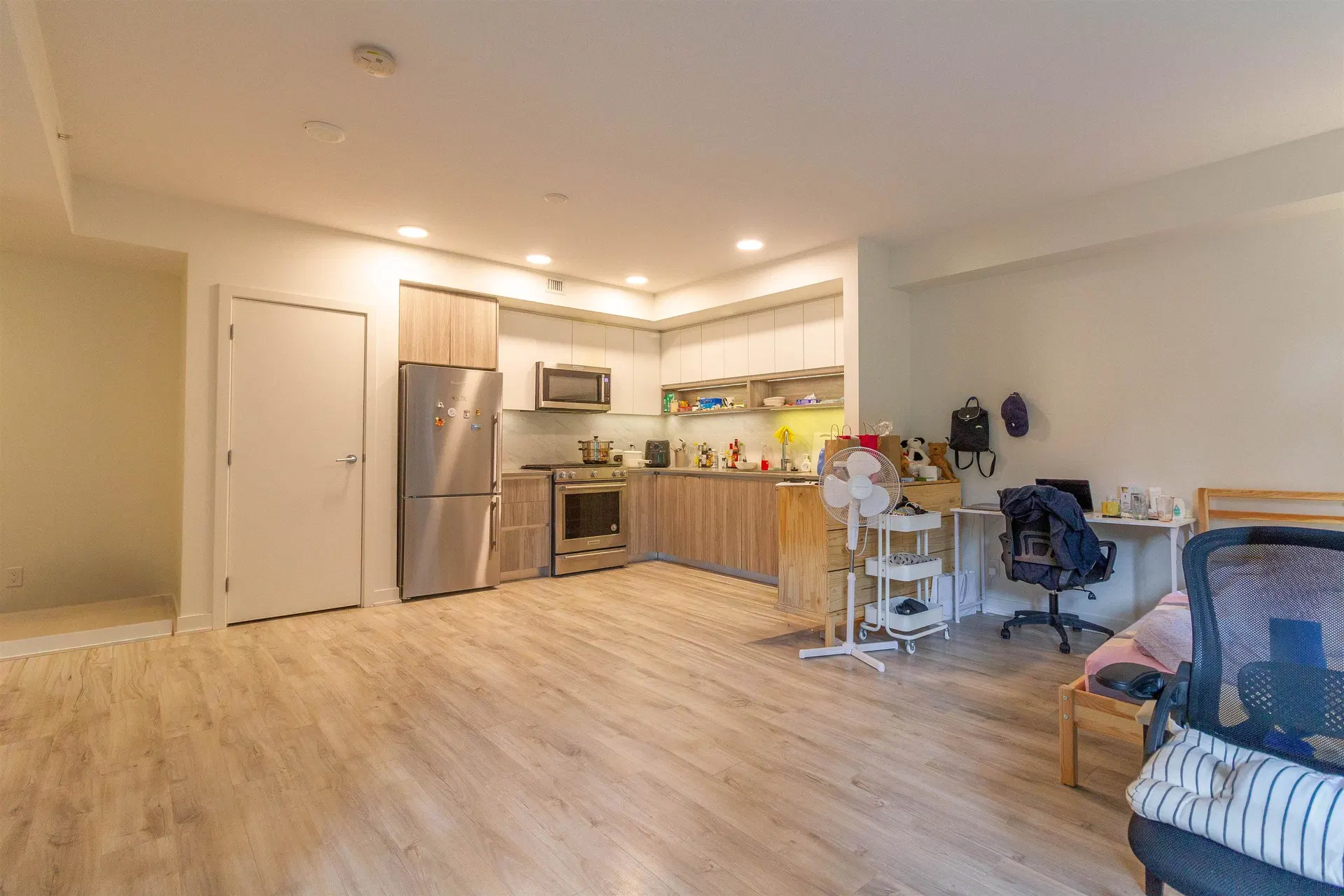 Photo 5 of 33 at #201 – 8940 University Crescent