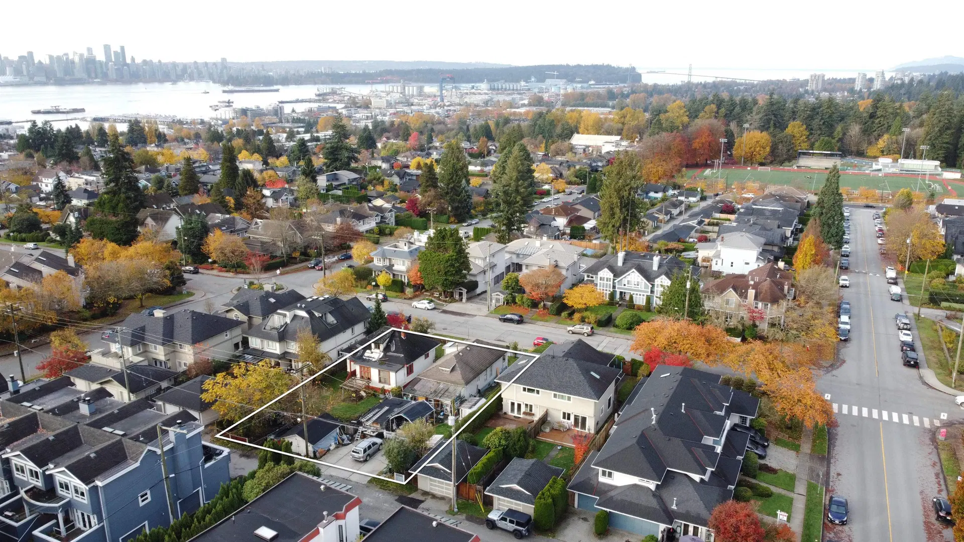 Photo 3 of 4 at 1628 Mahon Avenue