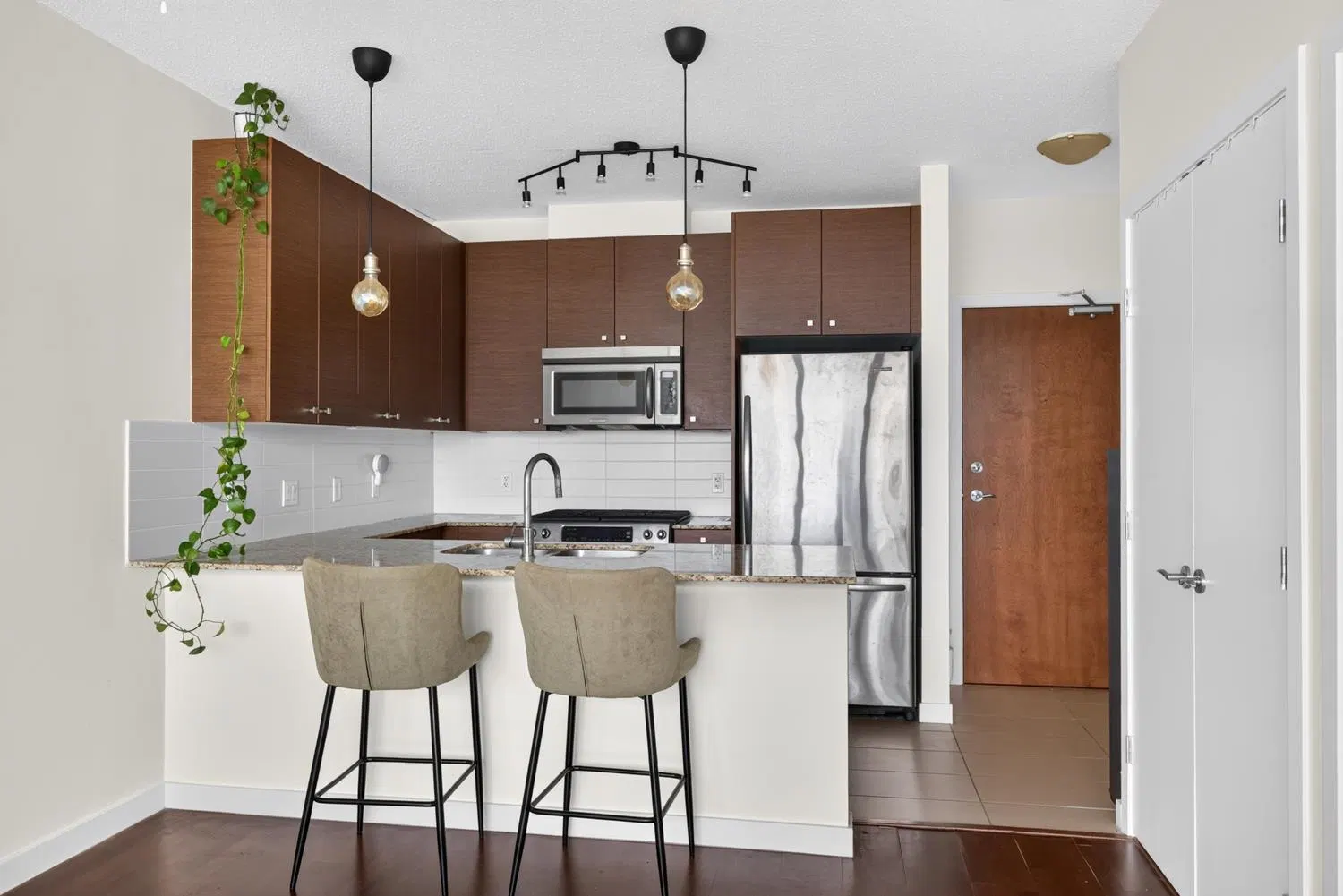 Photo 4 of 11 at #1507 – 7360 Elmbridge Way
