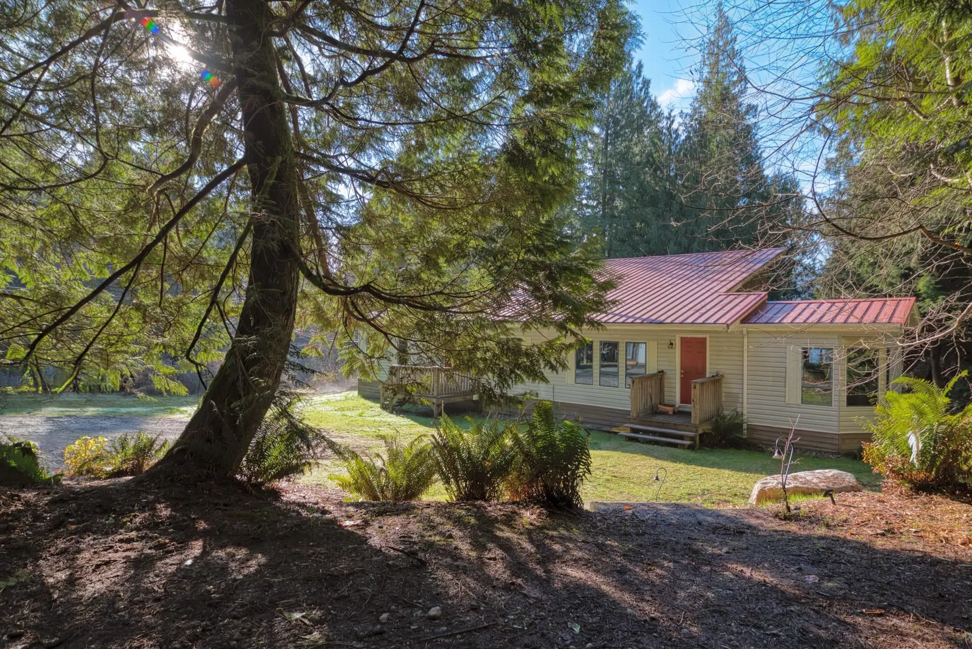 Photo 4 of 40 at 7103 Sechelt Inlet Road