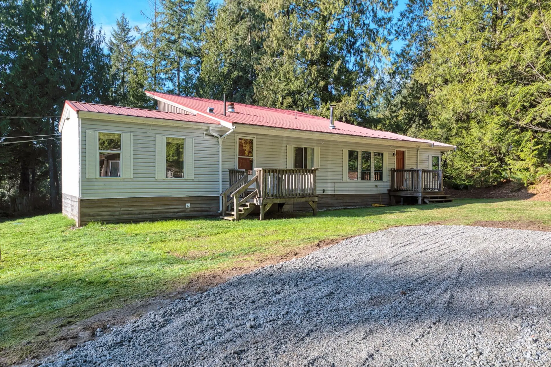 Photo 5 of 40 at 7103 Sechelt Inlet Road