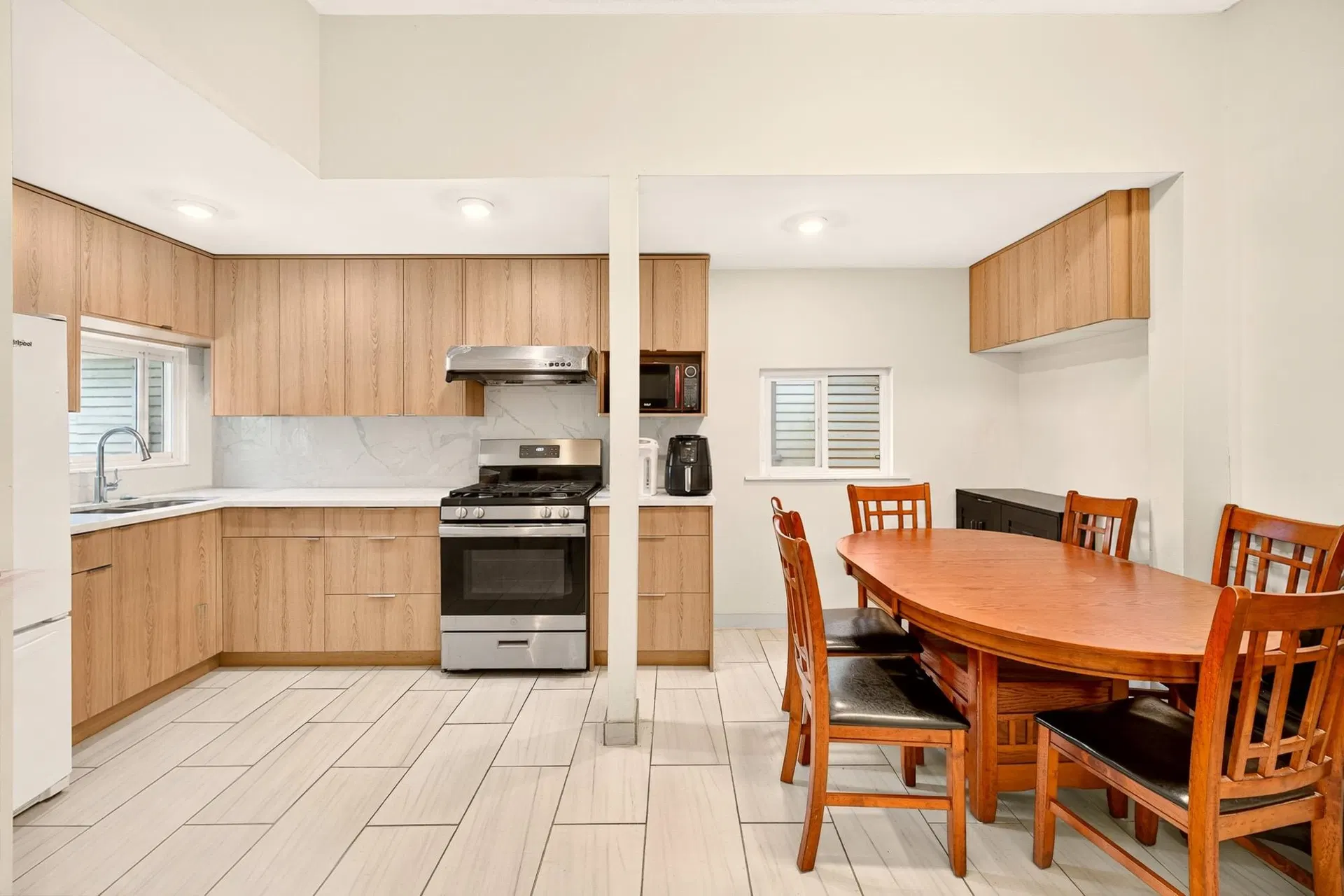 Photo 5 of 27 at 777 E Pender Street