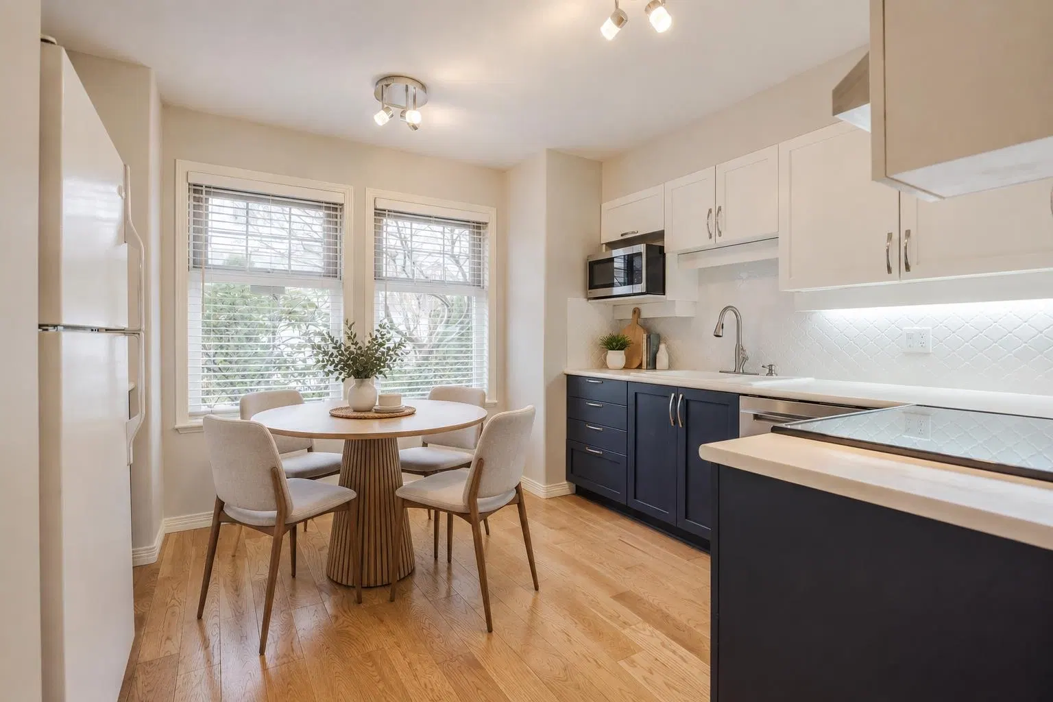 Photo 3 of 38 at #16 – 15432 16a Avenue