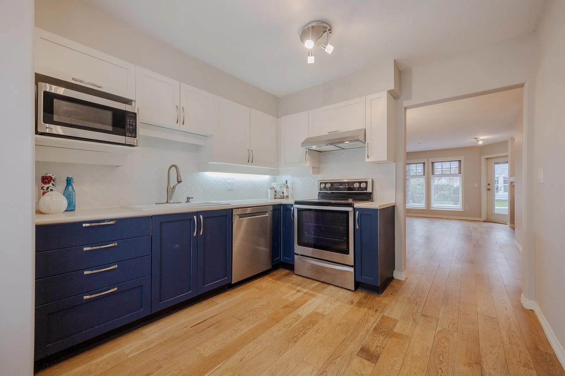 Photo 5 of 38 at #16 – 15432 16a Avenue