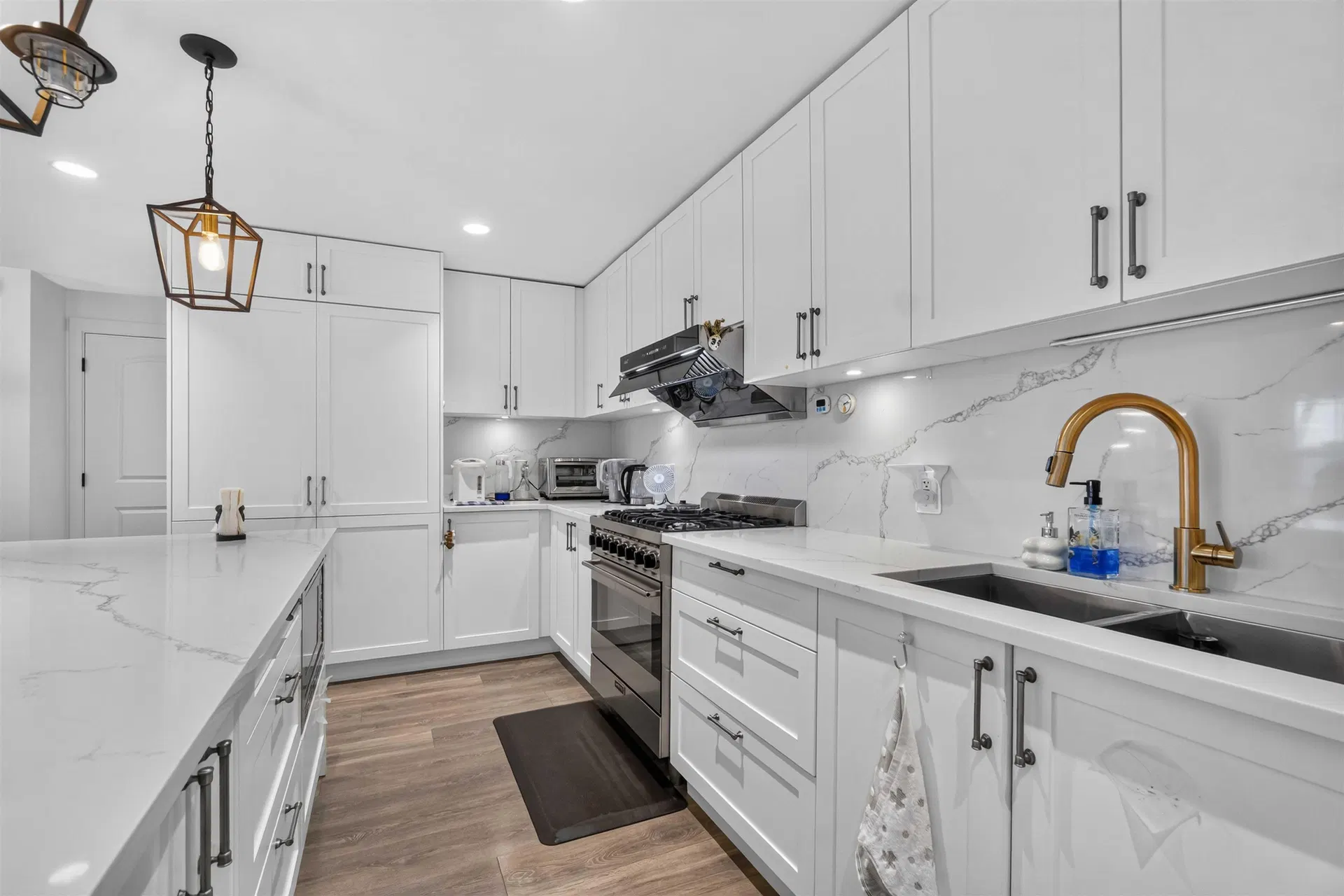 Photo 4 of 37 at 451 W 63rd Avenue