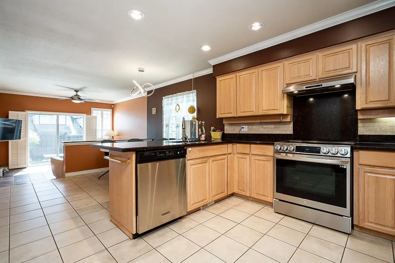 Photo 5 of 38 at #18 – 788 Citadel Drive