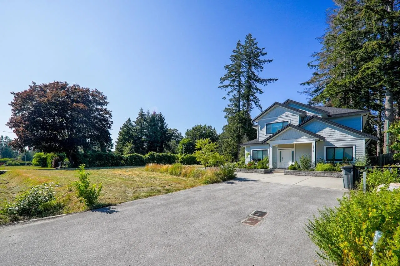 Photo 3 of 6 at 13409 56 Avenue