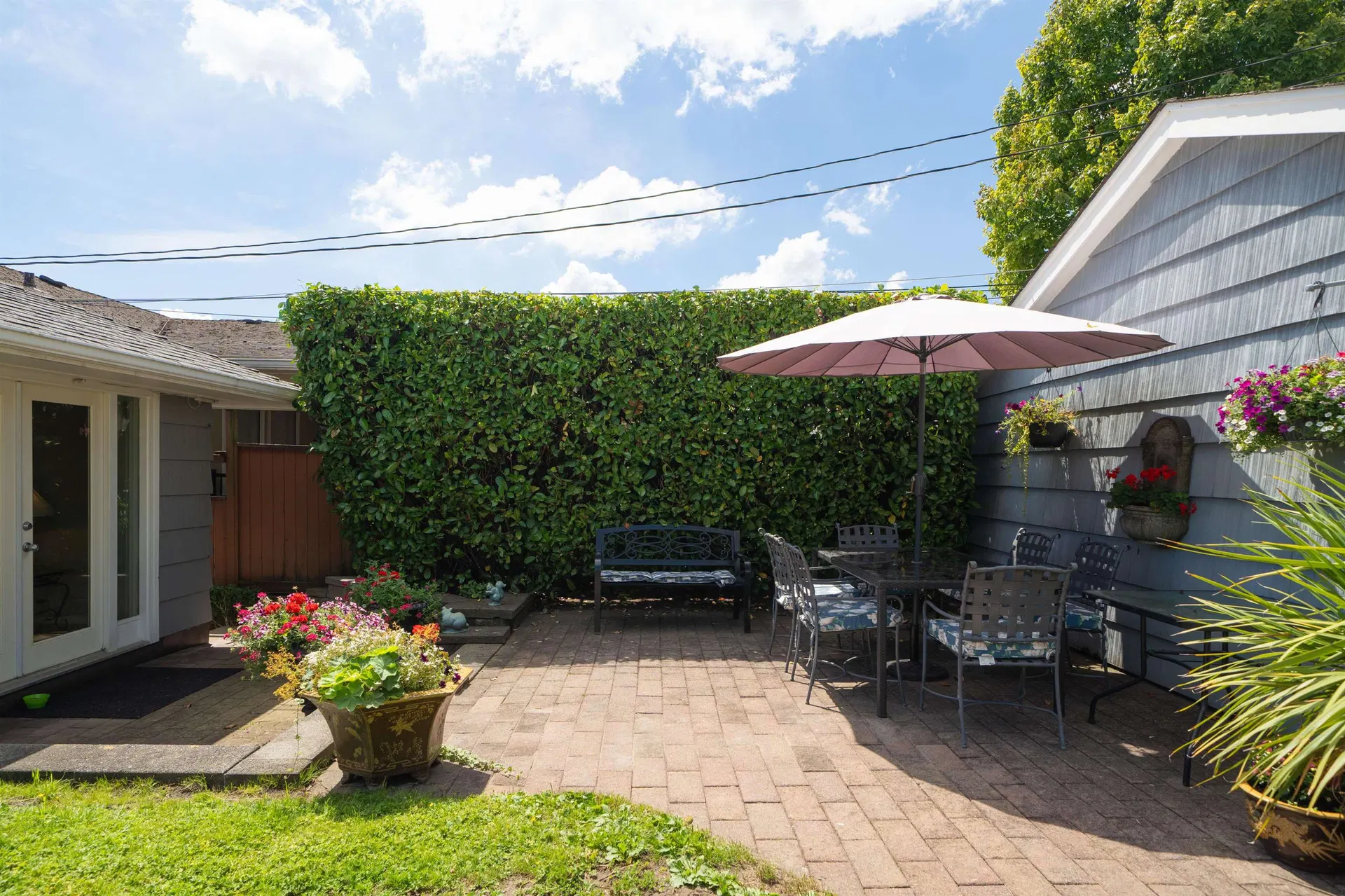 Photo 4 of 40 at 335 Churchill Avenue