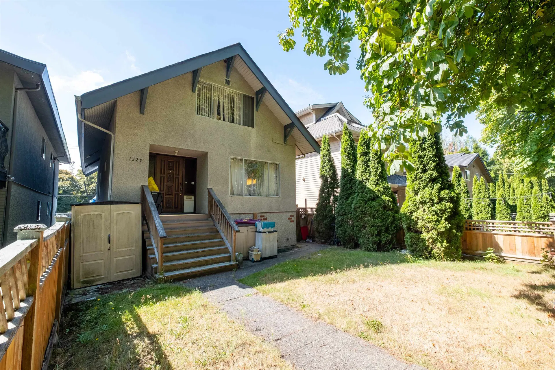 Photo 2 of 6 at 1324 E 10th Avenue