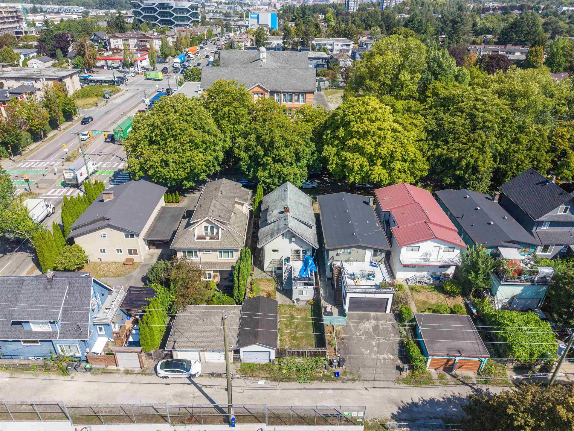 Photo 3 of 6 at 1324 E 10th Avenue