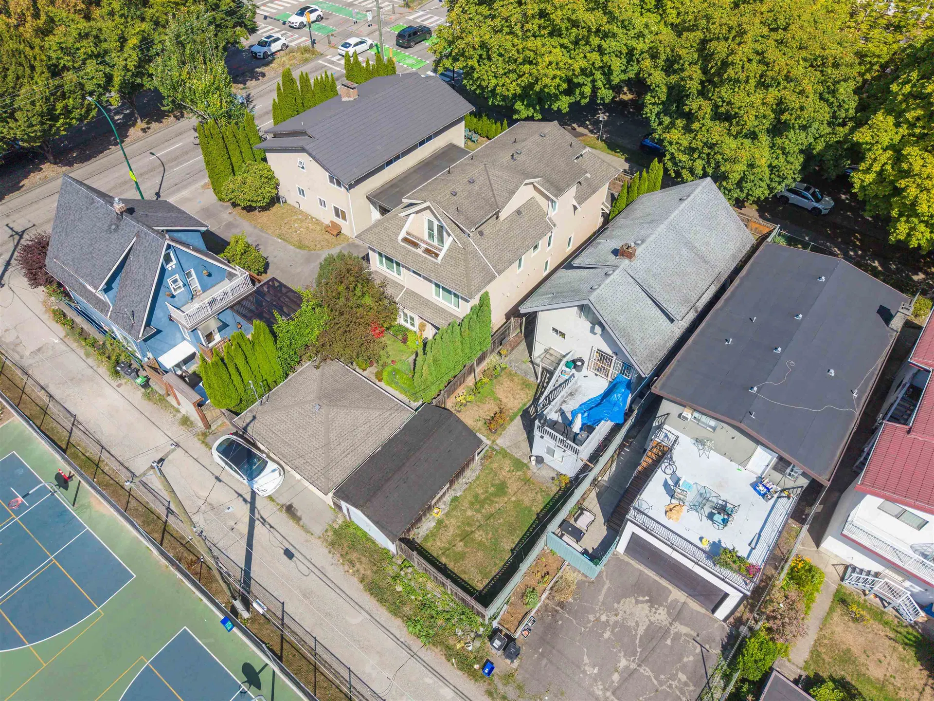 Photo 4 of 6 at 1324 E 10th Avenue