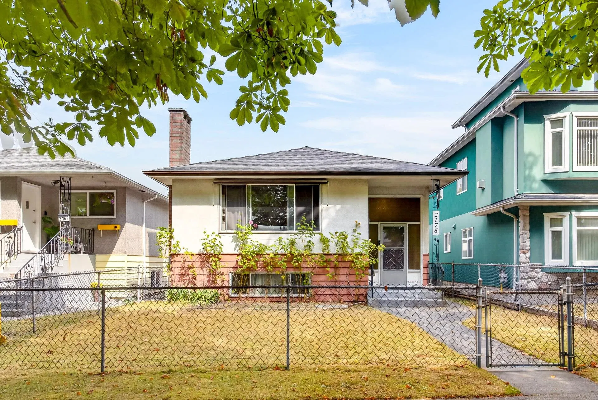 Photo 1 of 30 at 2175 Waverley Avenue