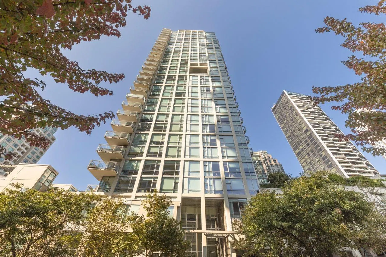 Photo 3 of 25 at #1004 – 1455 Howe Street