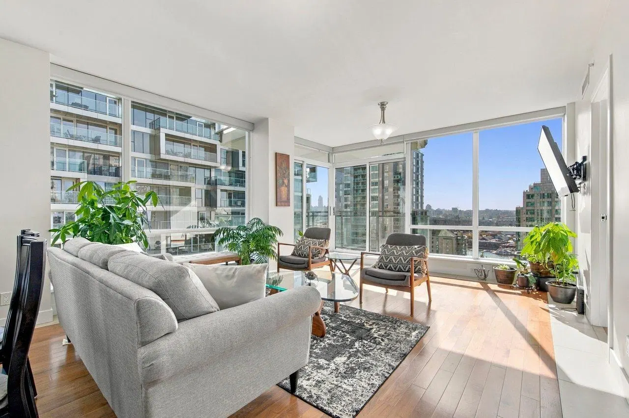Photo 4 of 25 at #1004 – 1455 Howe Street