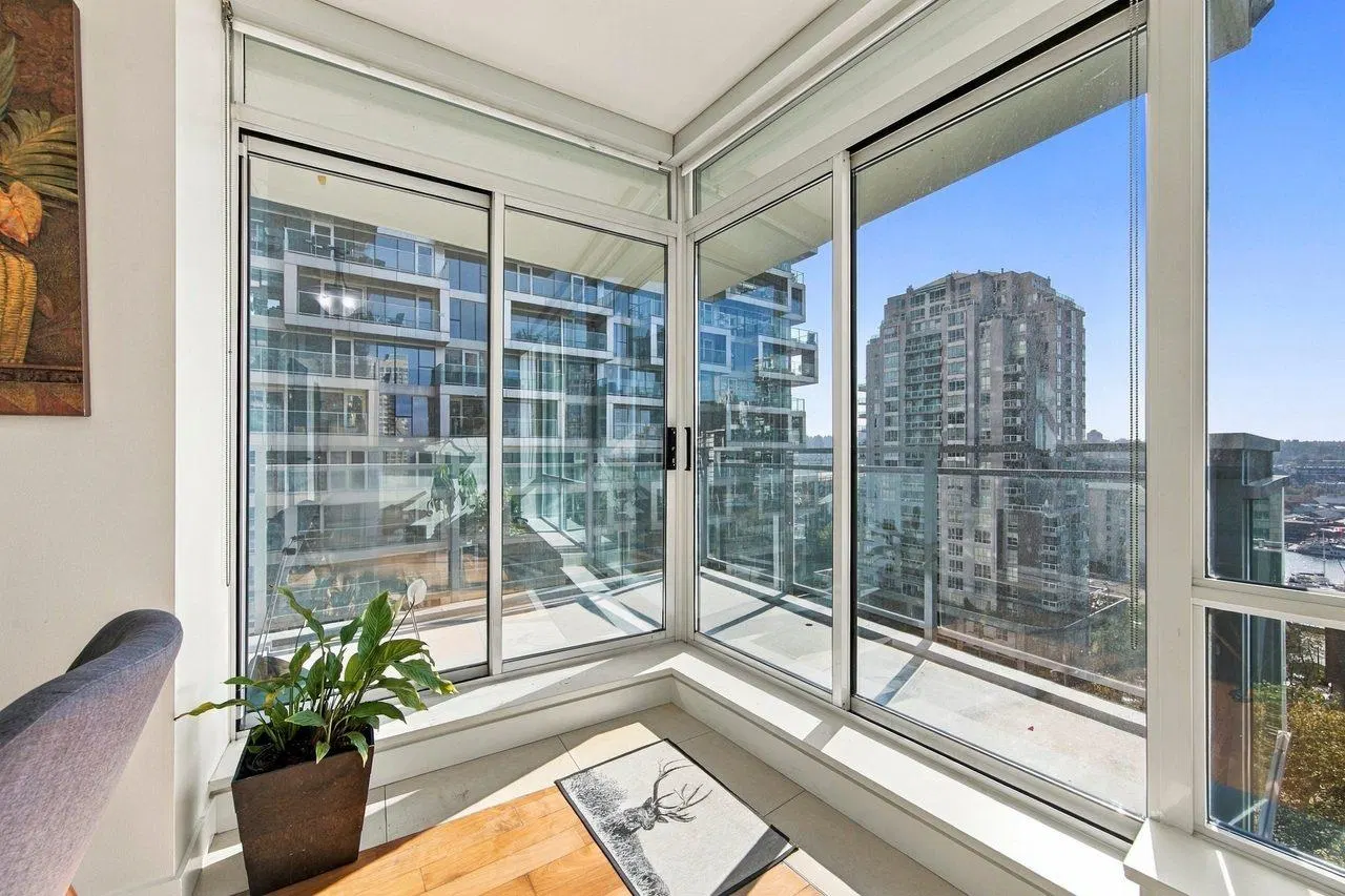 Photo 5 of 25 at #1004 – 1455 Howe Street