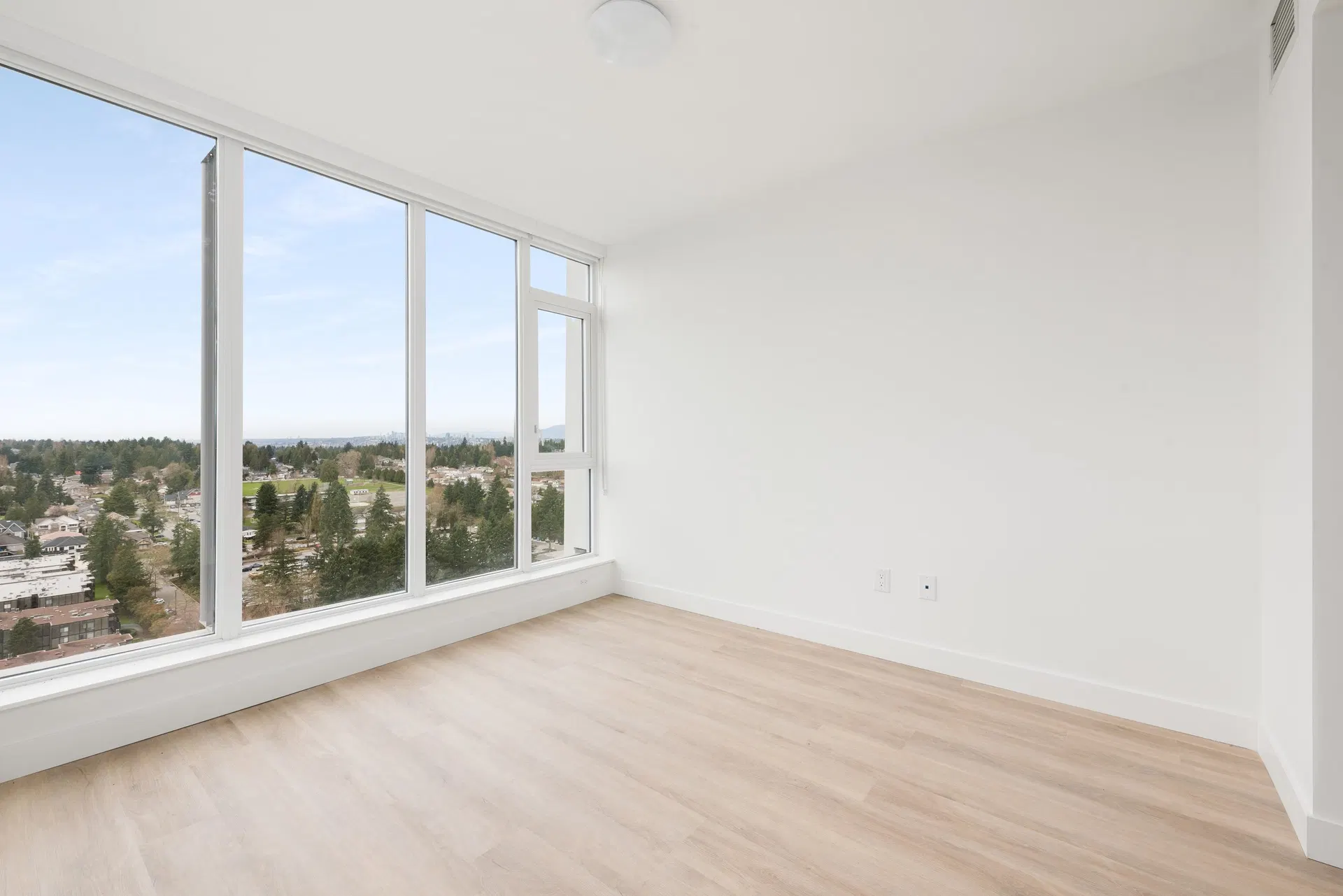 Photo 5 of 34 at #1102 – 9675 King George Boulevard