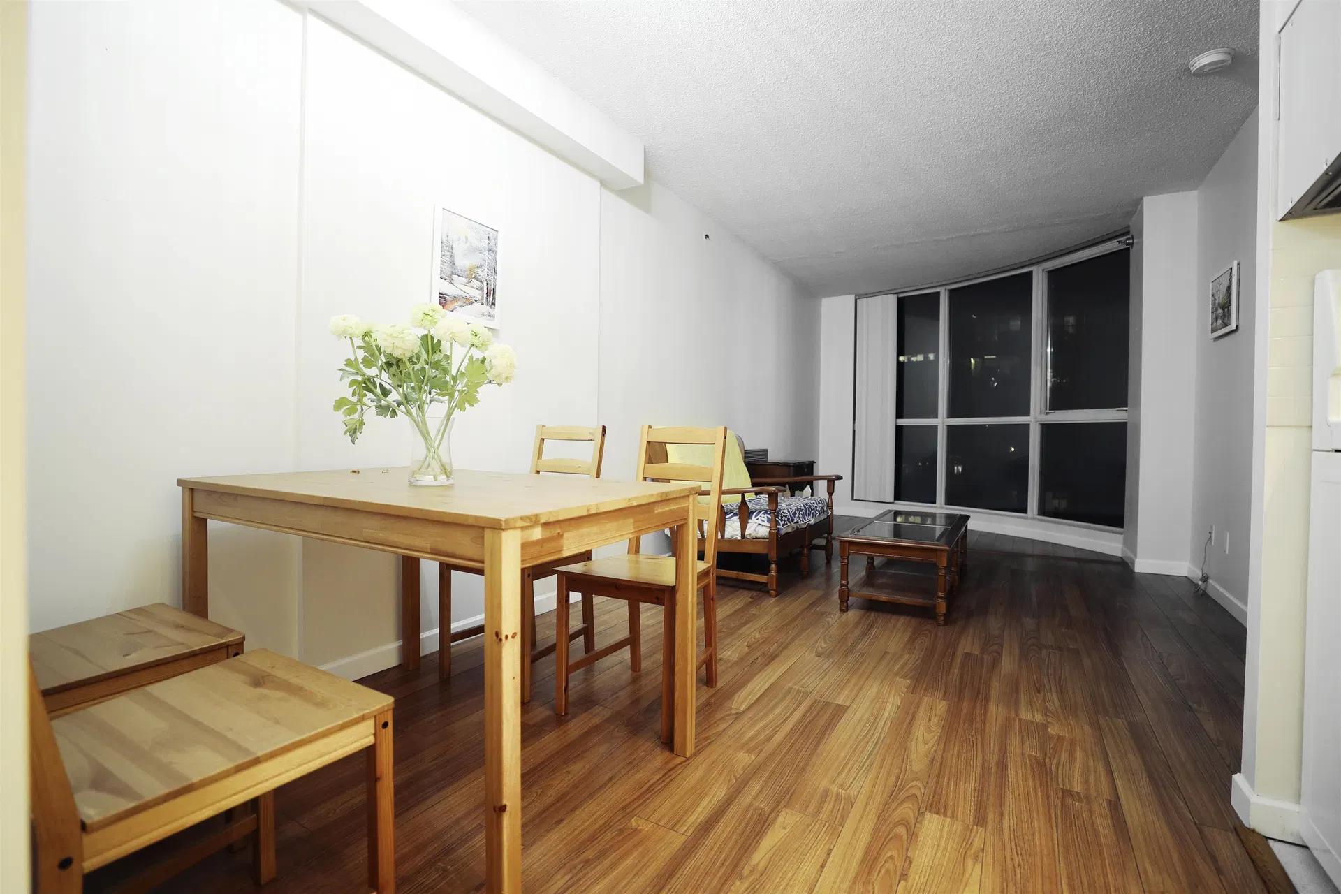 Photo 2 of 11 at #807 – 555 Jervis Street