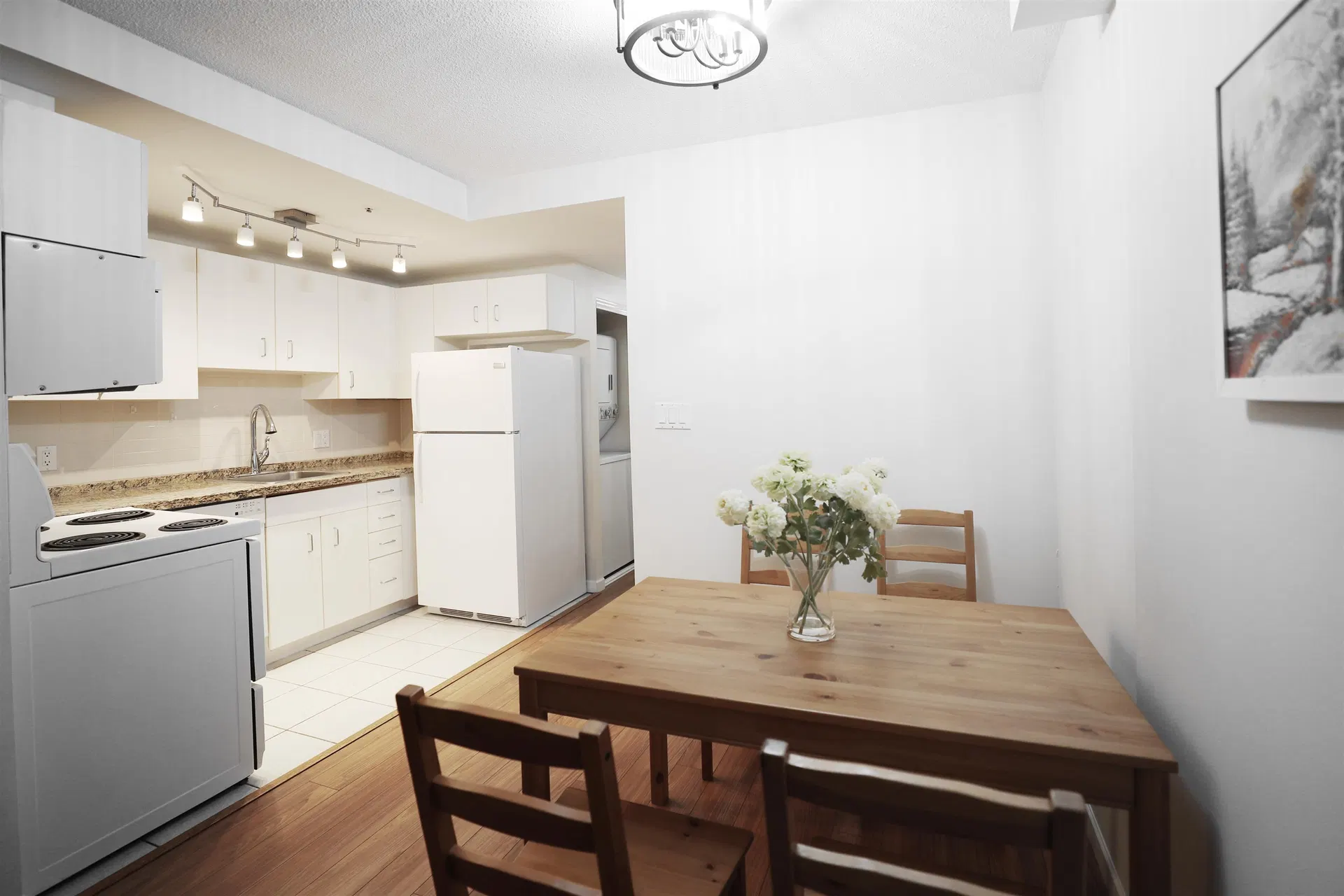 Photo 3 of 11 at #807 – 555 Jervis Street