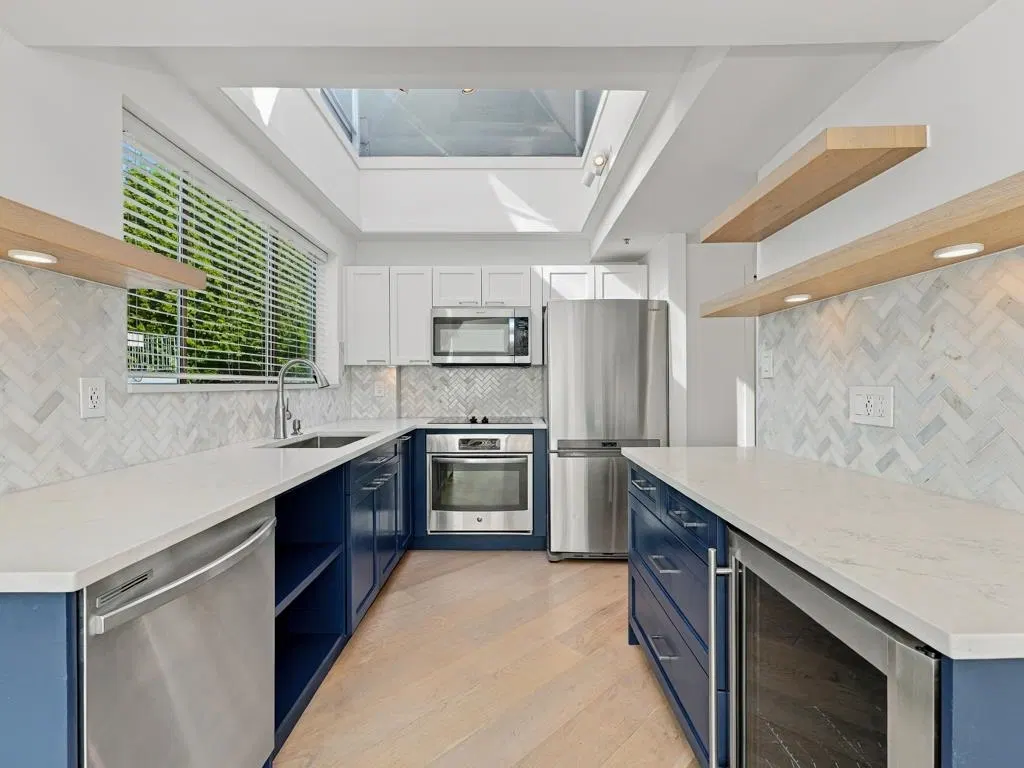 Photo 4 of 38 at #204 – 565 17 Street