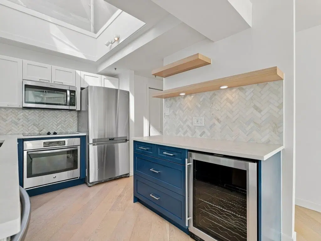 Photo 5 of 38 at #204 – 565 17 Street