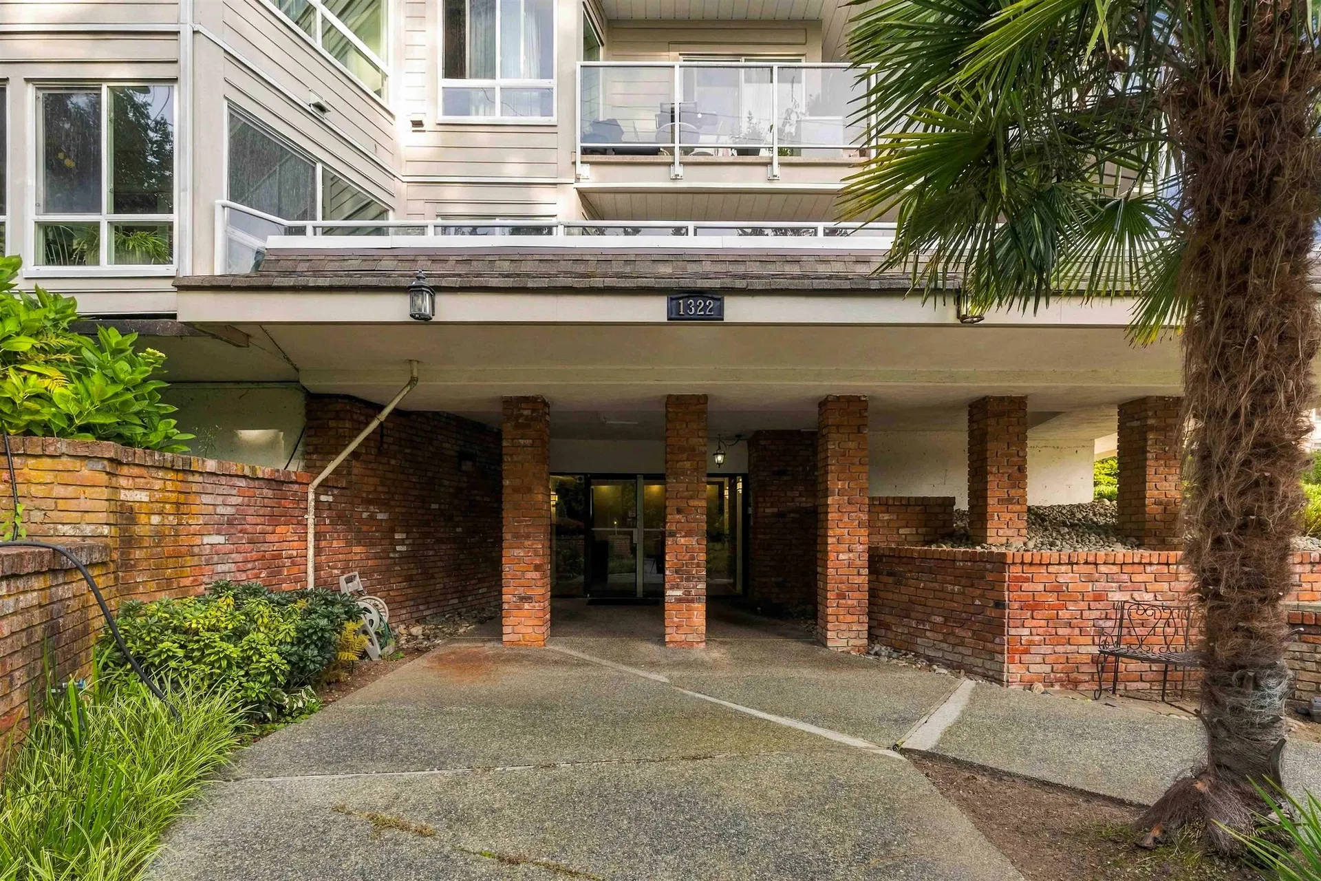 Photo 3 of 40 at #102 – 1322 Martin Street