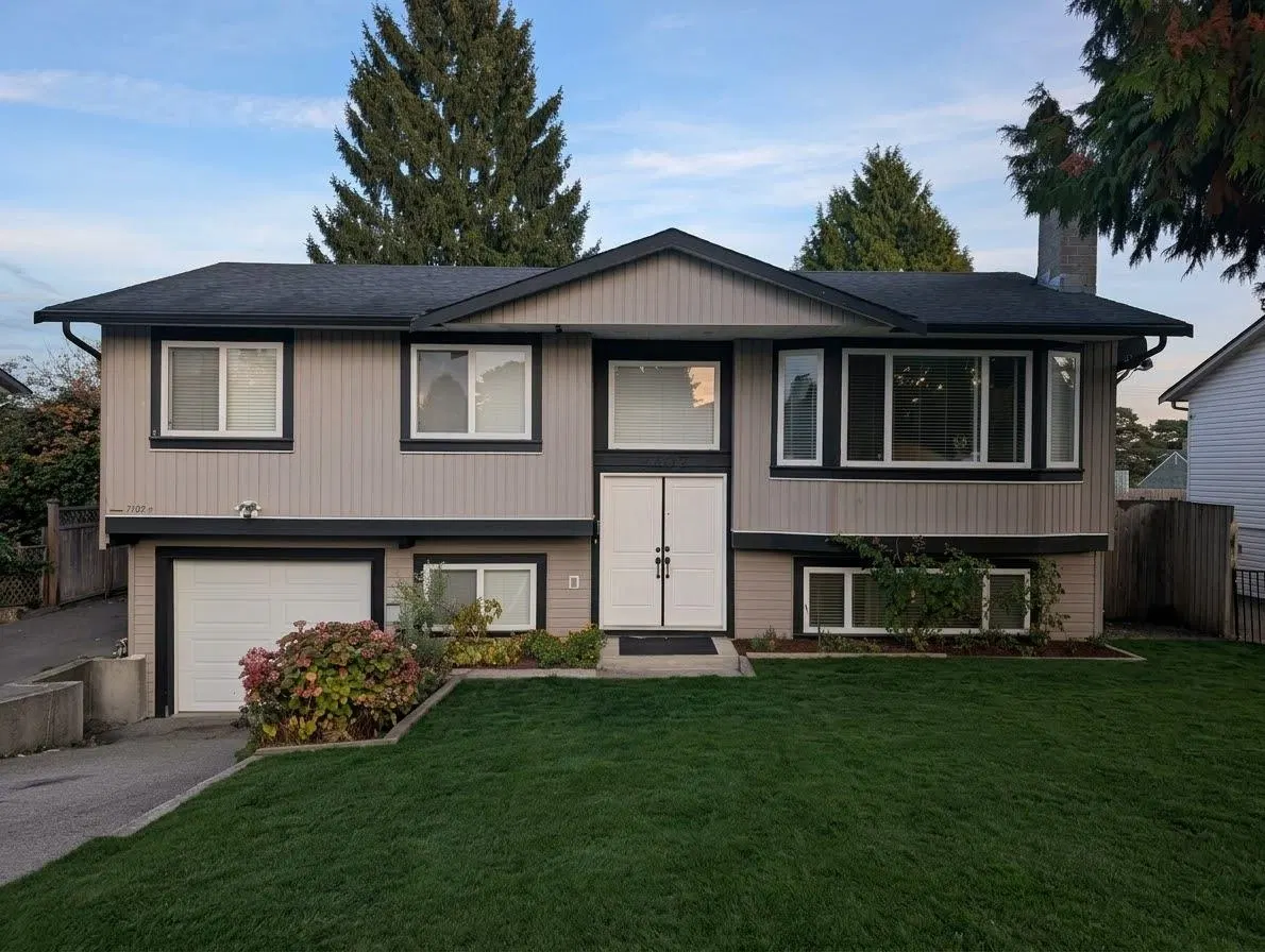Photo 2 of 32 at 7102 E Brewster Drive