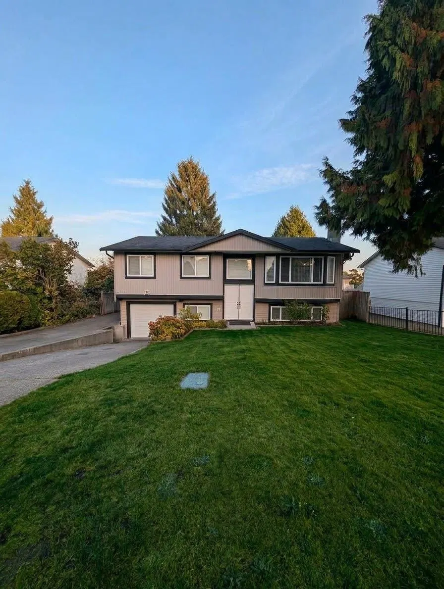 Photo 3 of 32 at 7102 E Brewster Drive