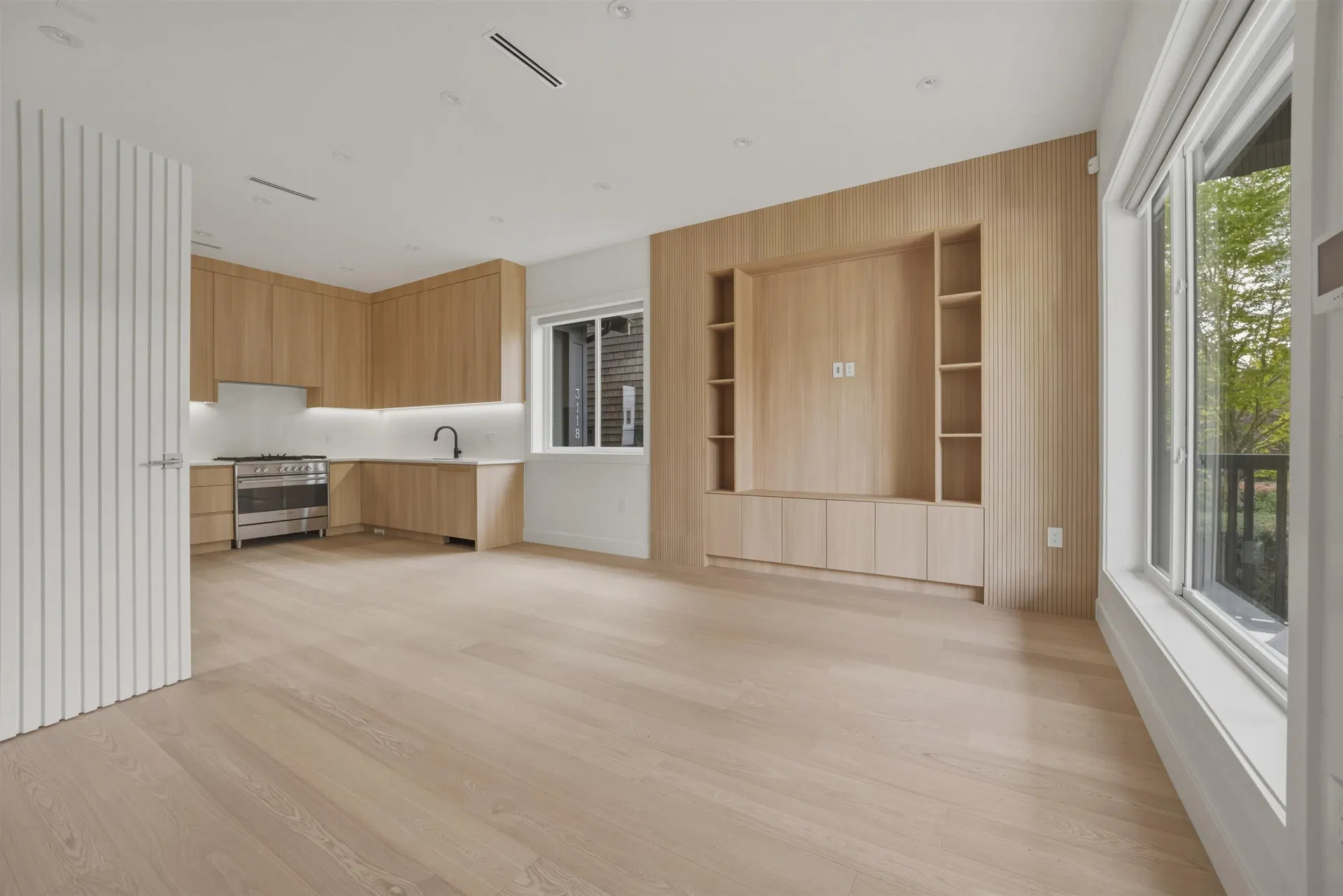 Photo 3 of 40 at 3116 W 42nd Avenue