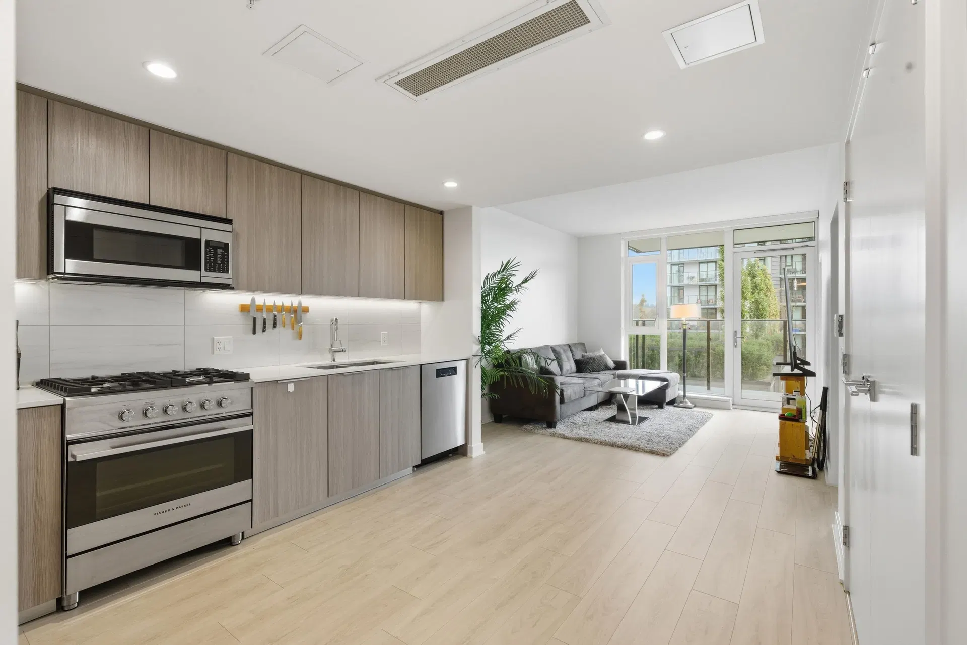 Photo 2 of 29 at #602 – 1401 Hunter Street