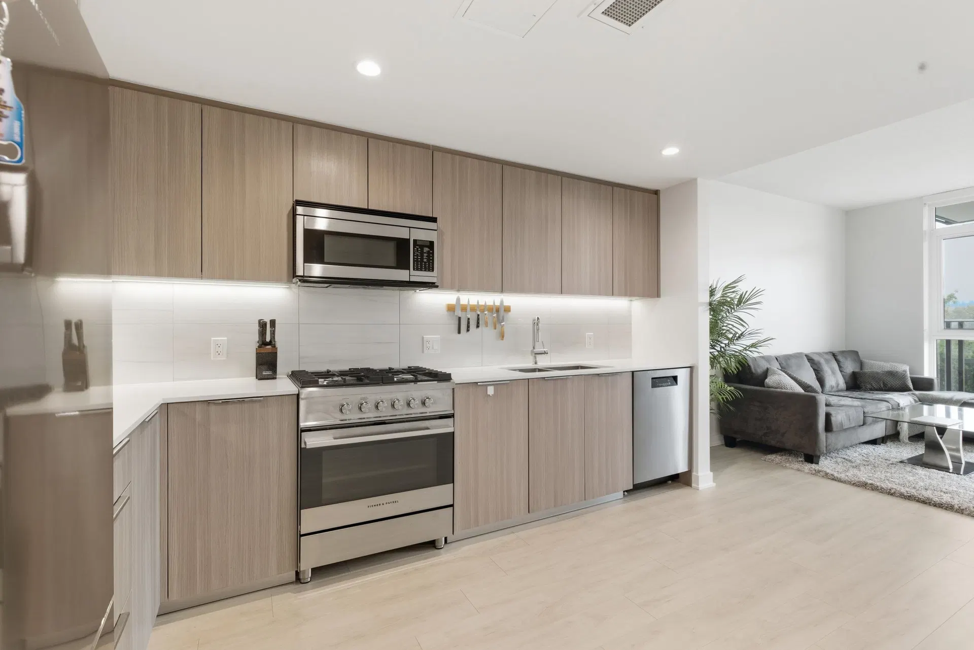 Photo 4 of 29 at #602 – 1401 Hunter Street