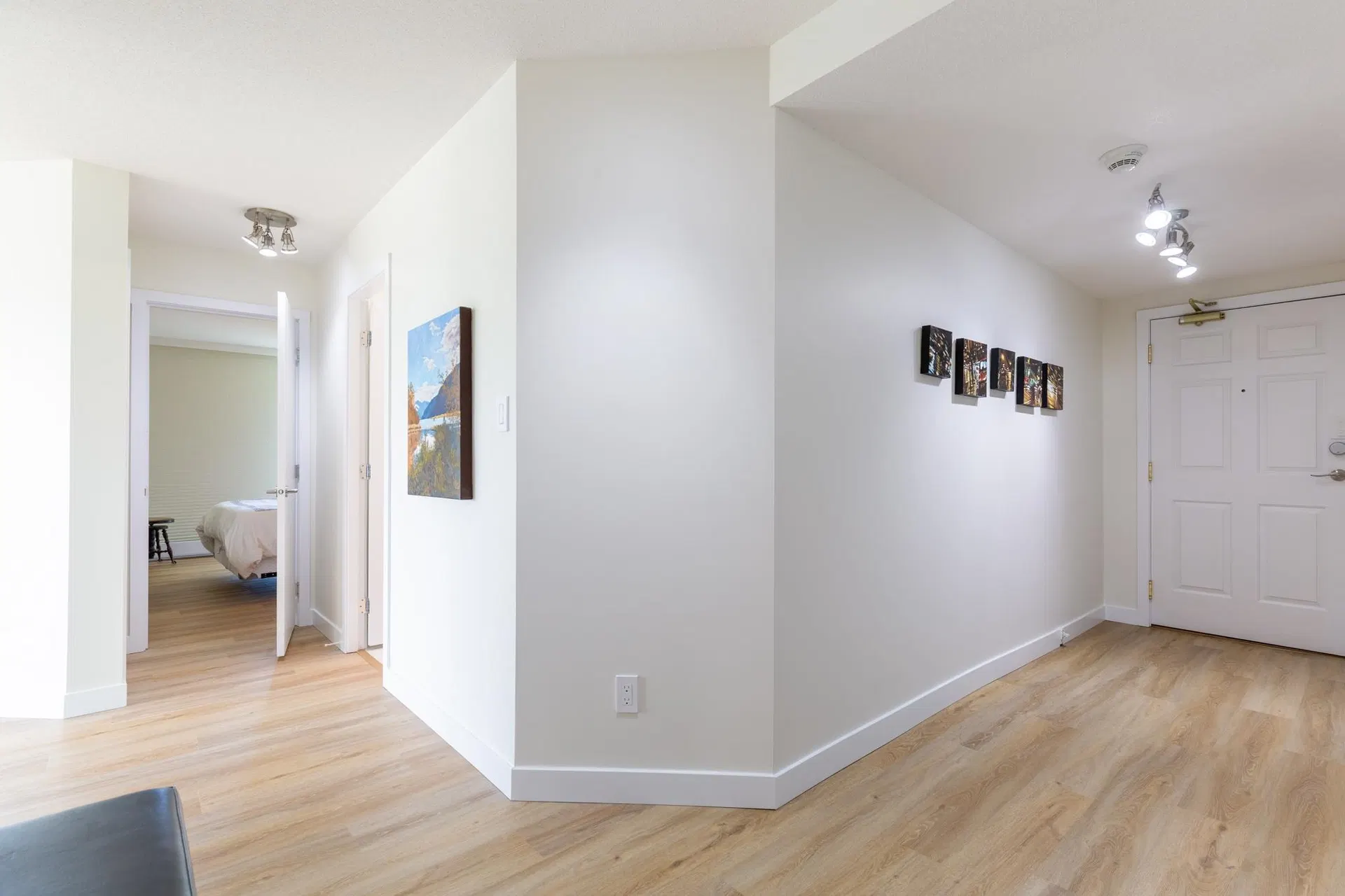 Photo 5 of 40 at #905 – 15030 101 Avenue