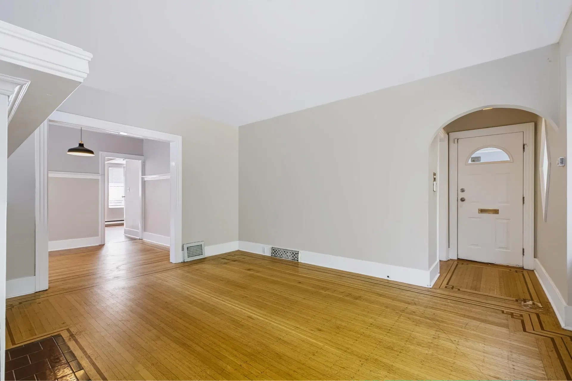Photo 4 of 40 at 3888 W 15th Avenue