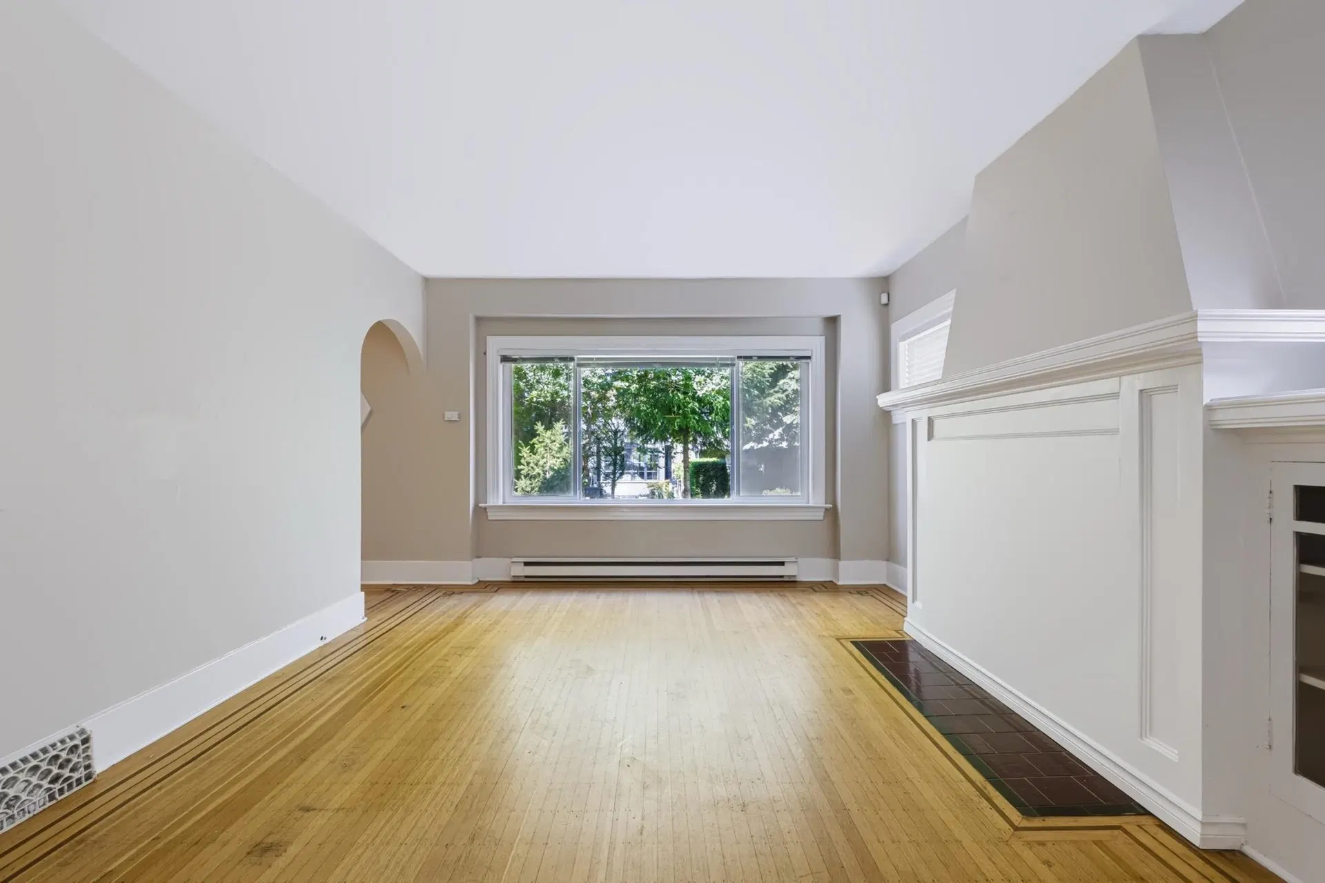 Photo 5 of 40 at 3888 W 15th Avenue